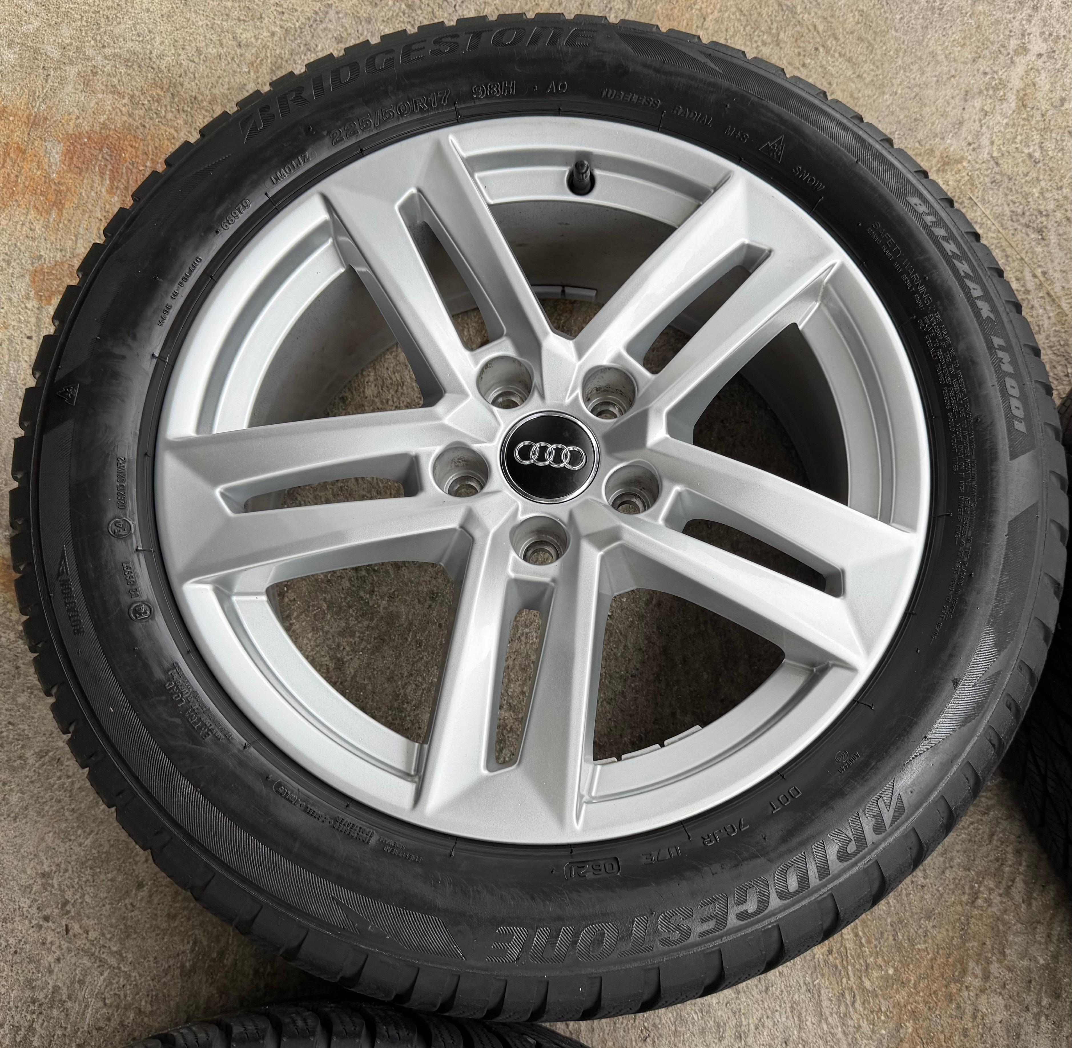 4 Original 17" Alu Winterräder Audi A4 B9 8W 8W0601025P 225/50R17 98H Bridgestone