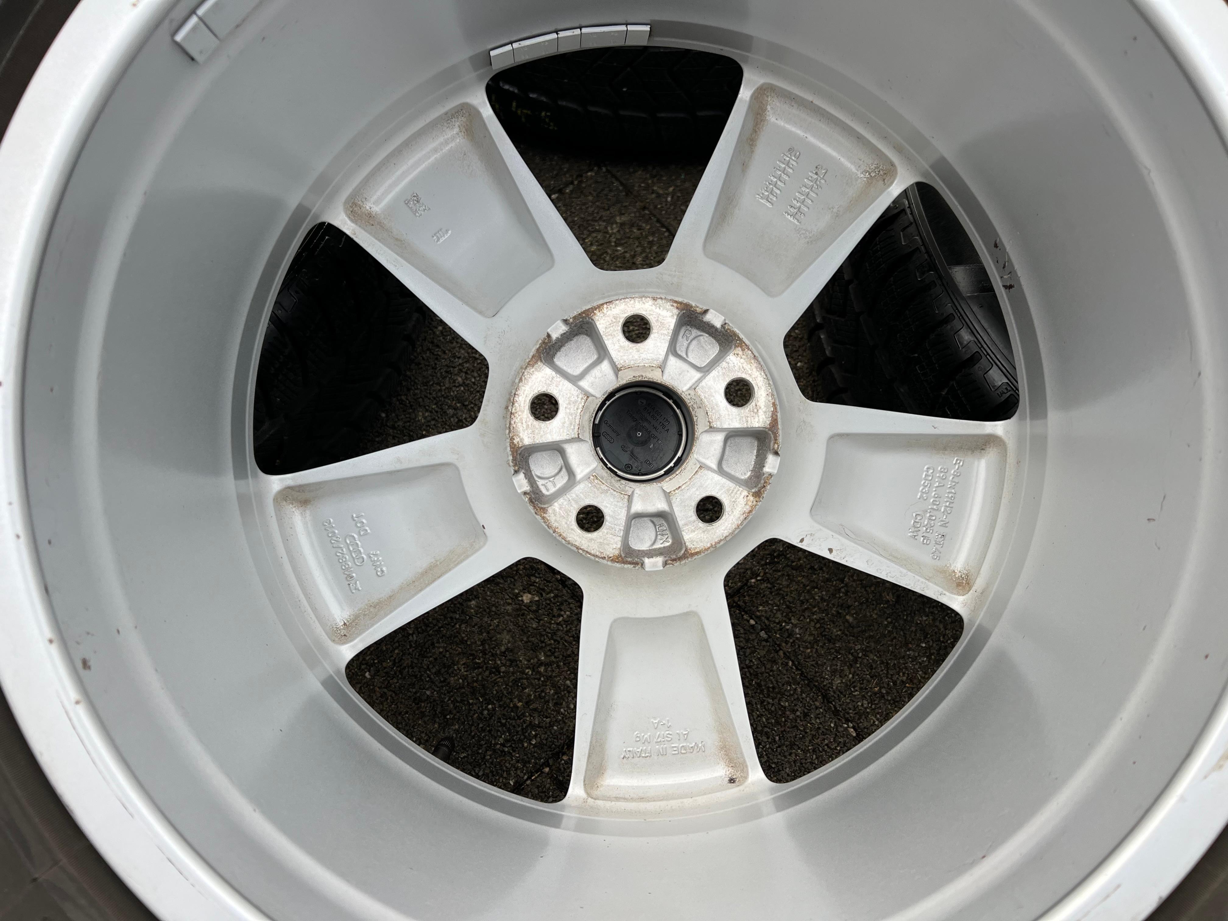4 CERCHI INVERNALI ORIGINALI IN ALLUMINIO DA 19" AUDI Q4 E-TRON F4B 89A601025B 235/55R19 101T 255/50R19 103T