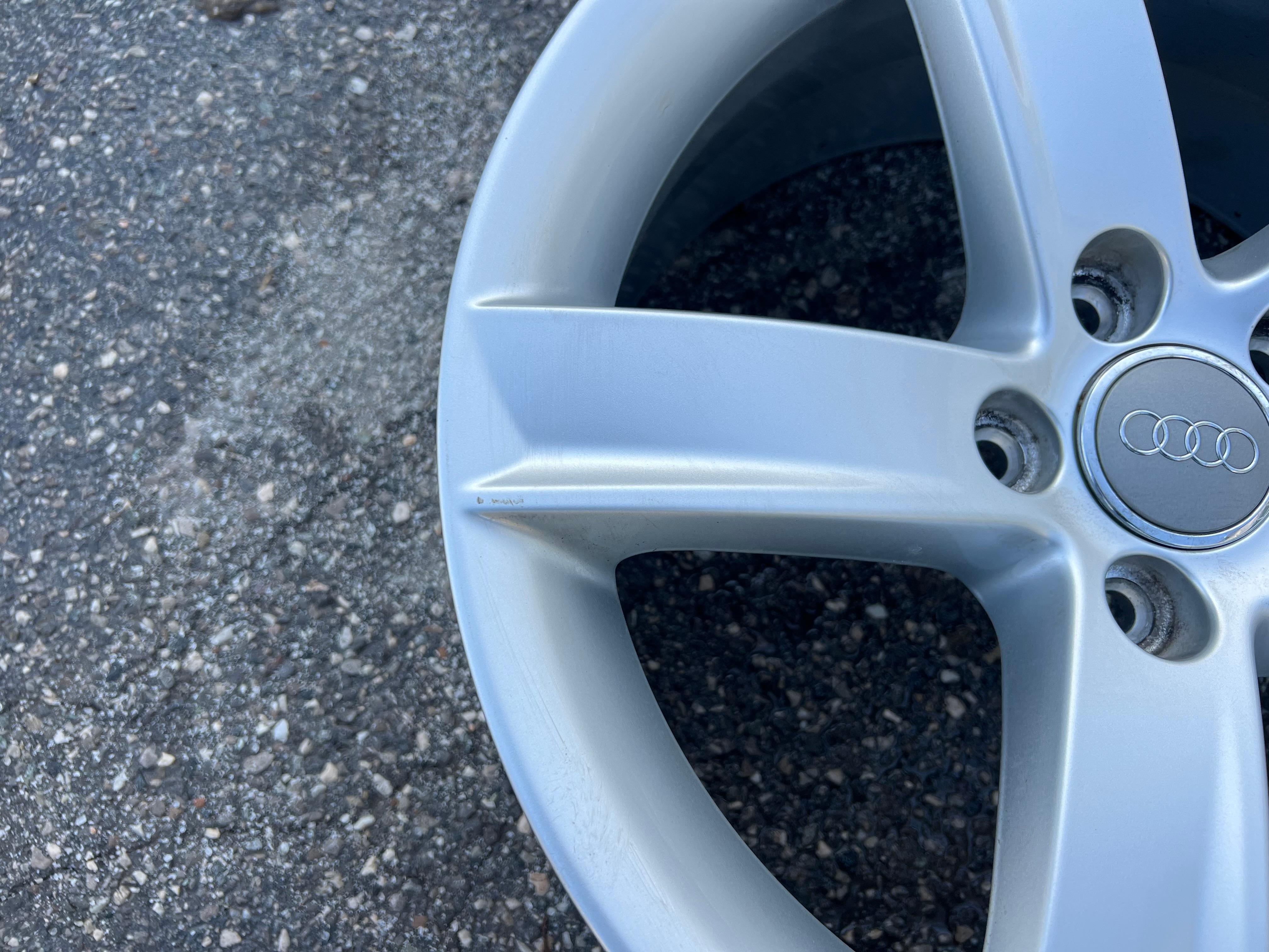 4 CERCHI ORIGINALI IN ALLUMINIO DA 17" AUDI A5 8T 8T0071497 CONSEGNA GRATUITA
