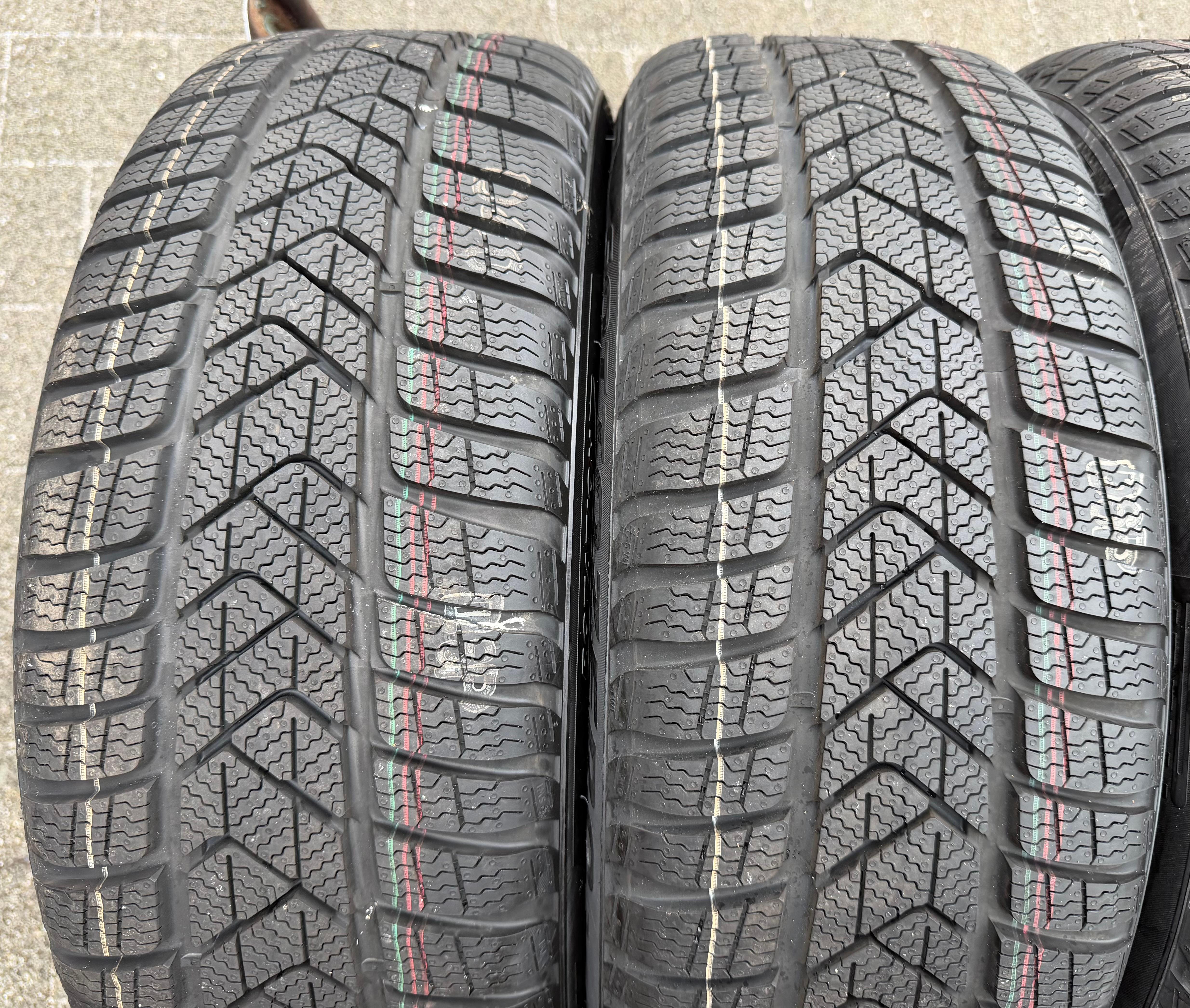 4 roues complètes hiver en alliage d’origine 17" Audi A3 S3 8Y 8Y0601025L 205/50R17 93H Pirelli NEUVES