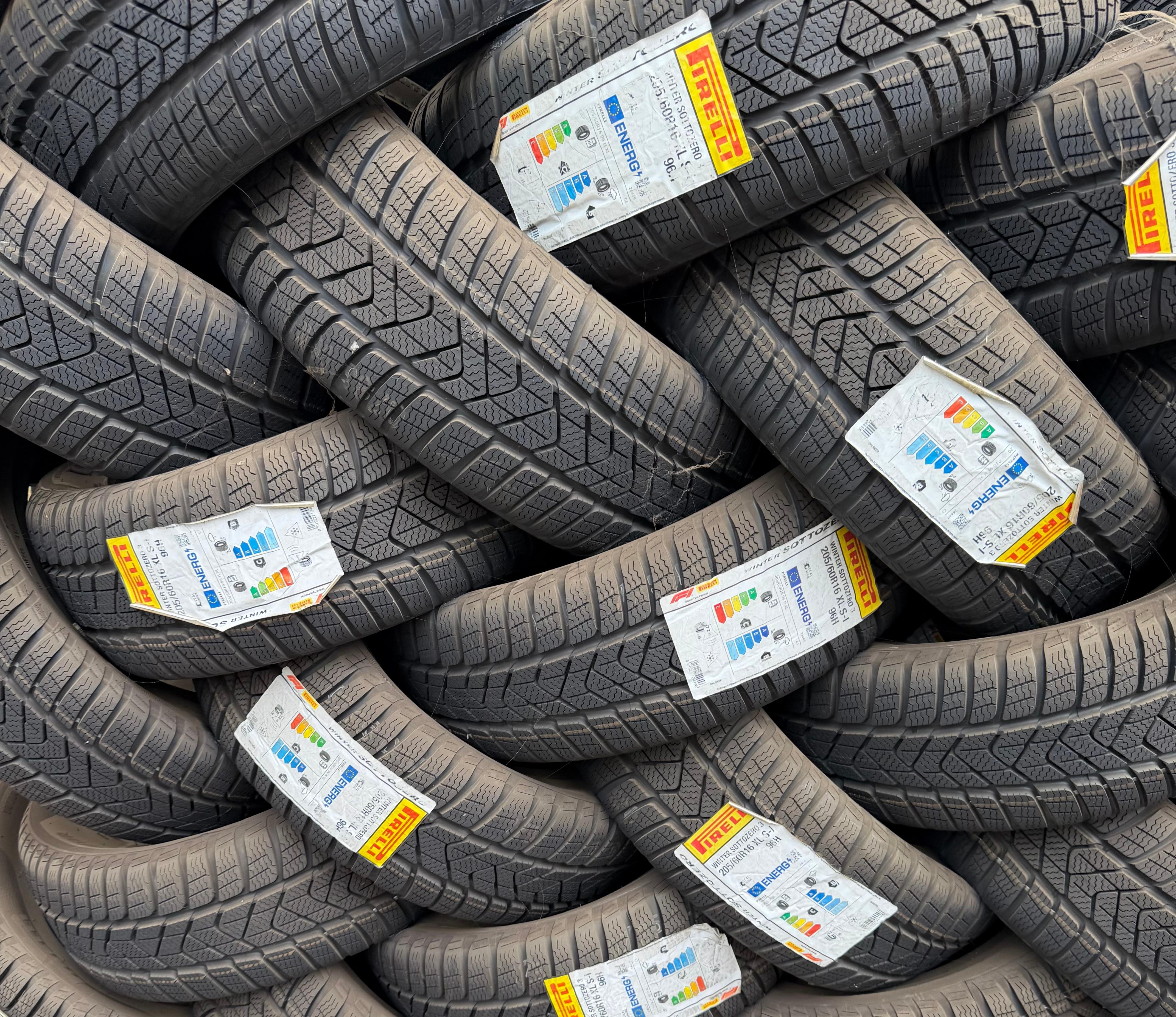 1 x 205/60R16 96H Winterreifen Pirelli Sottozero 3 2023 Seal NEU