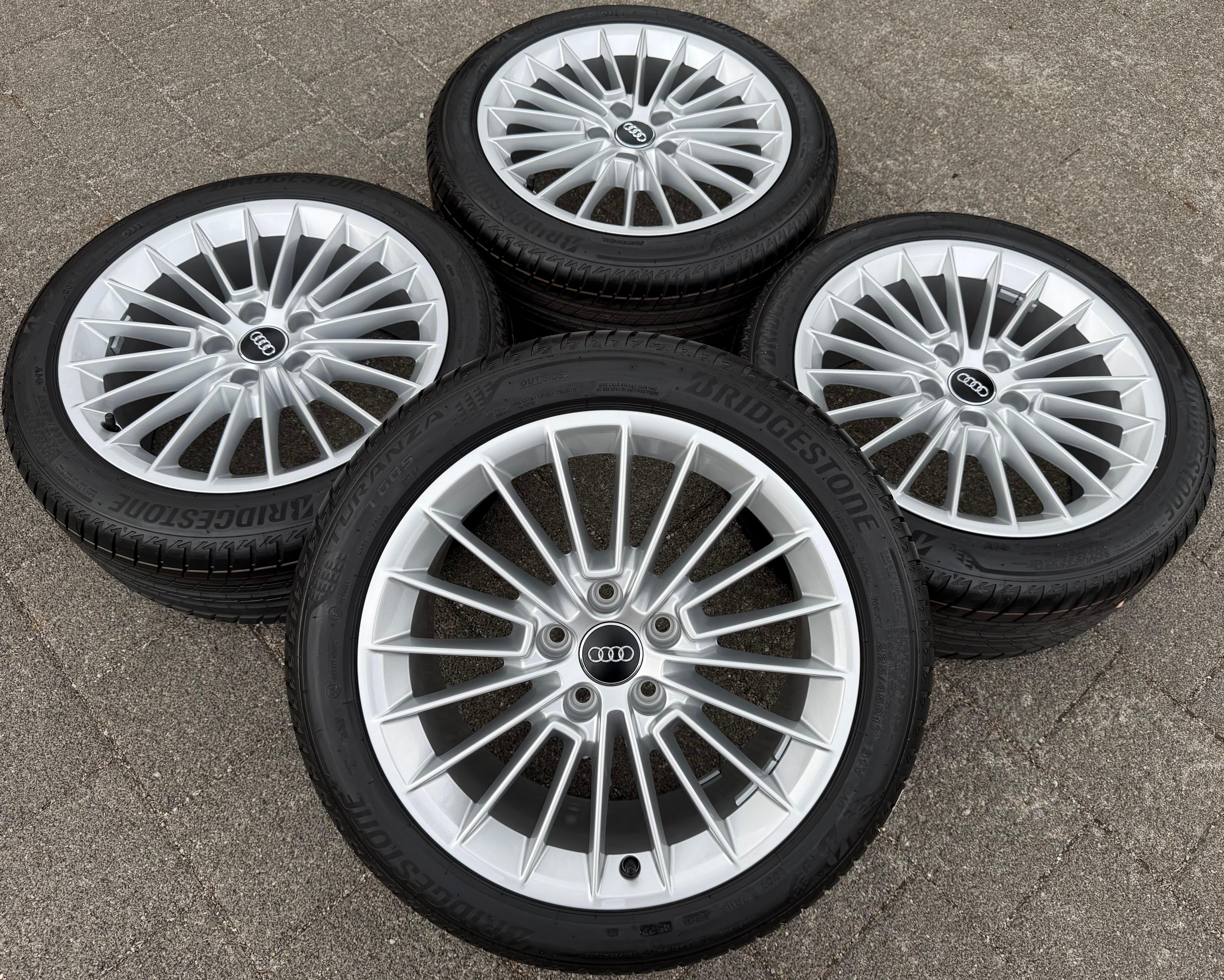 4 jantes d'origine en aluminium Sommer de 17 pouces pour Audi A3, référence GY 8Y0601025B, pneus 225/45R17 91Y, année 2022, NEUVES