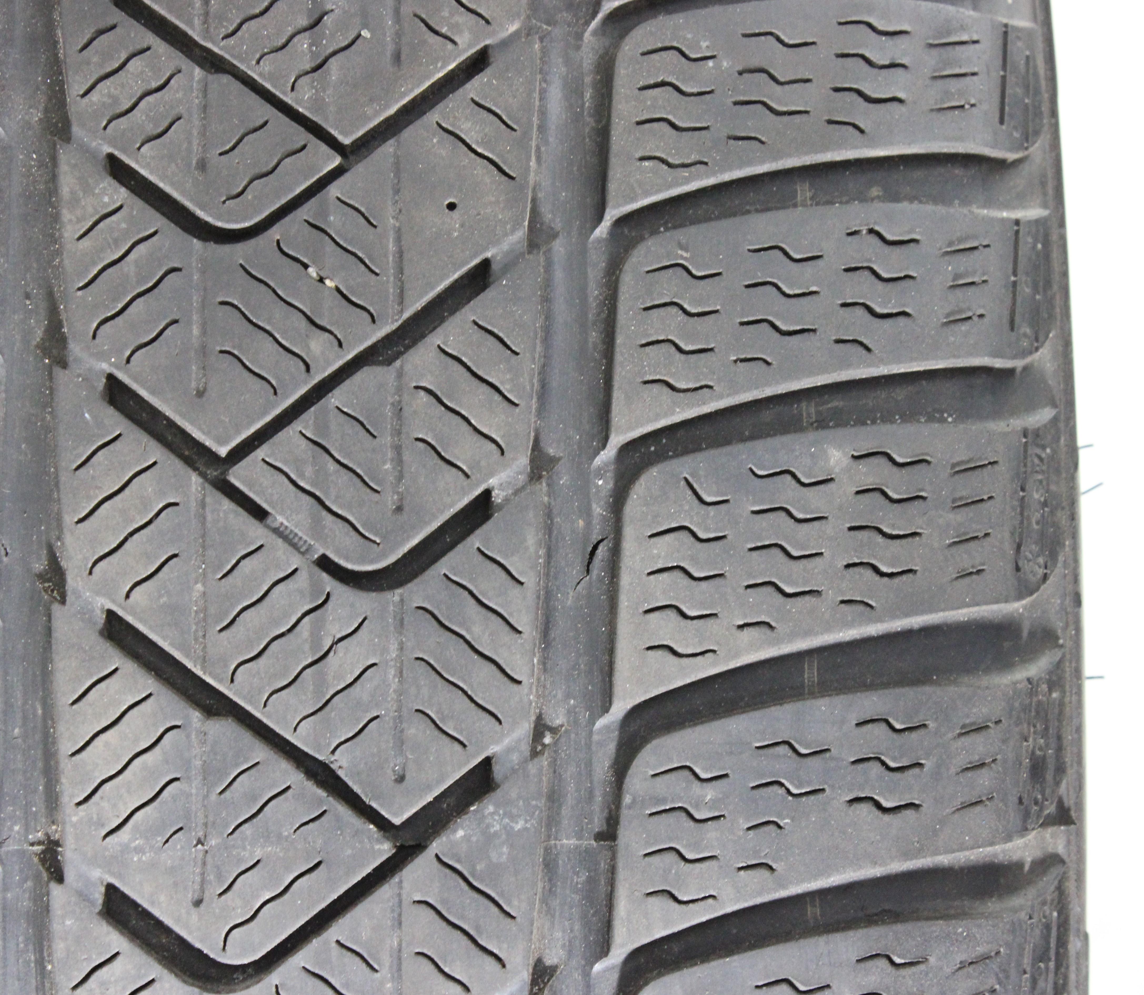 1 x 225/45R18 95V Winterreifen Pirelli Sottozero 3 * Runflat 4-4,5mm 2021