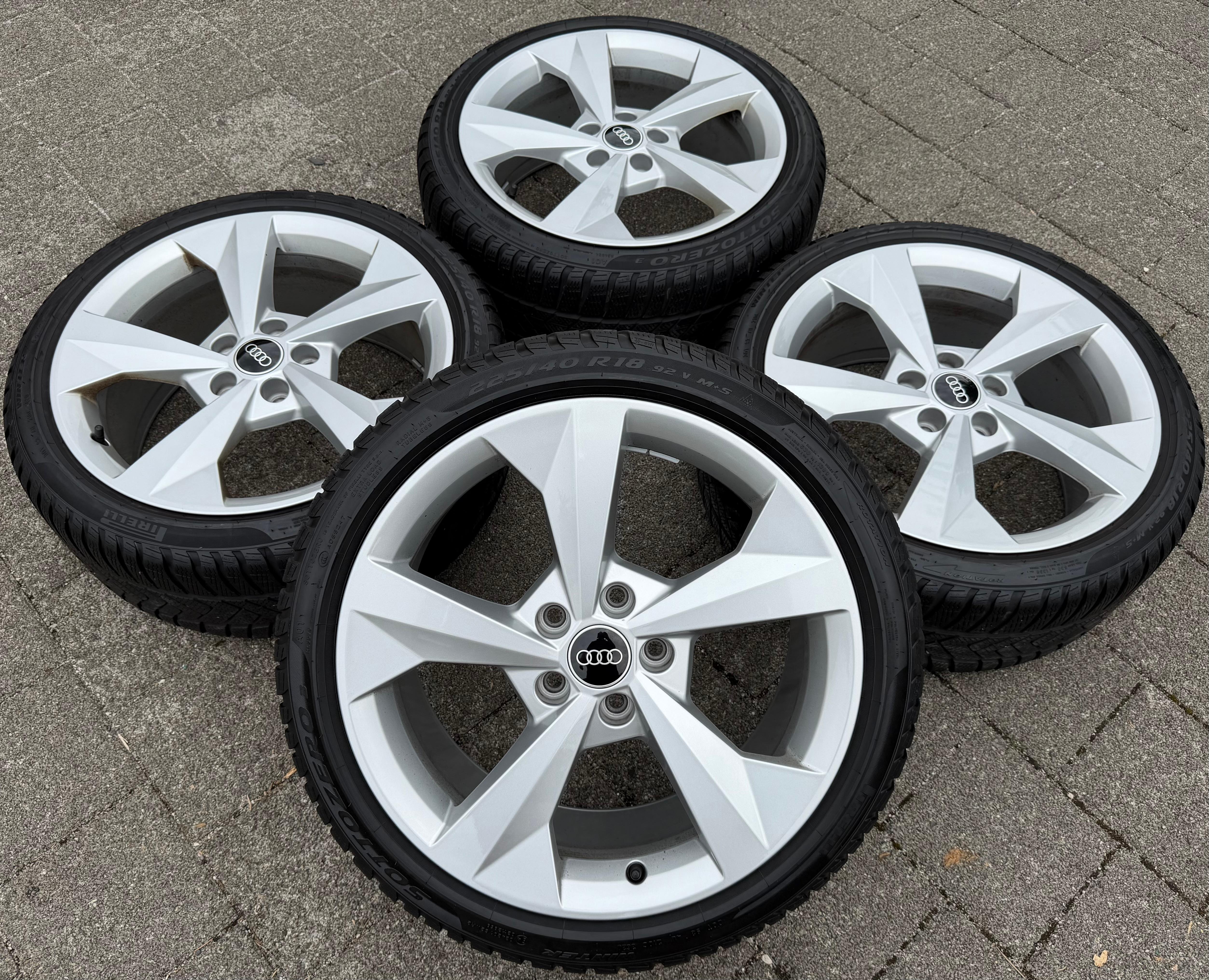 4 Original 18" Alu Winterräder Audi A3 S3 8Y 8Y0601025J 225/40R18 92V Pirelli