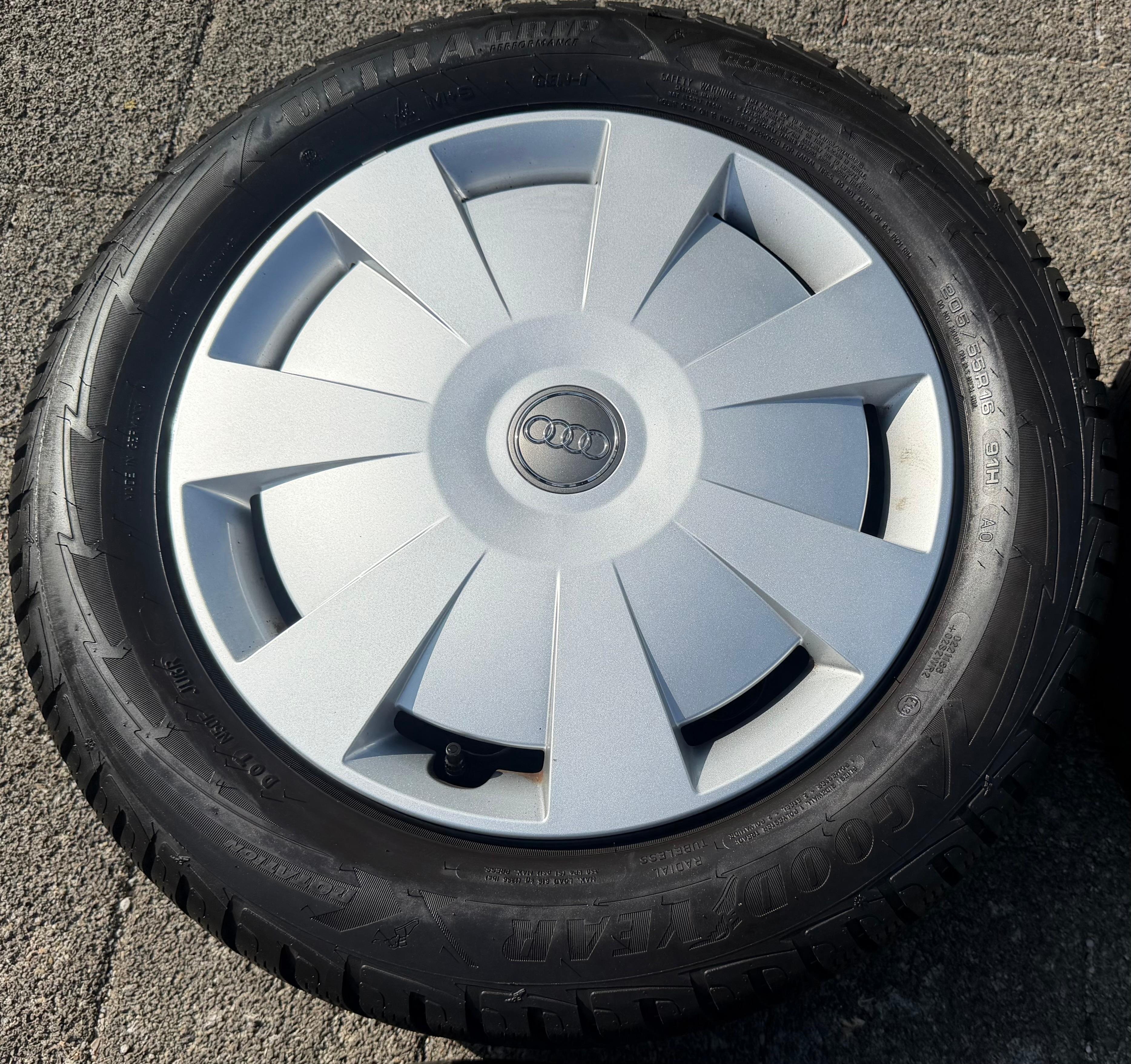 4 Winterräder Audi A3 8V Sportback Cabrio  205/55R16 91H Goodyear 8V0601027A 2021