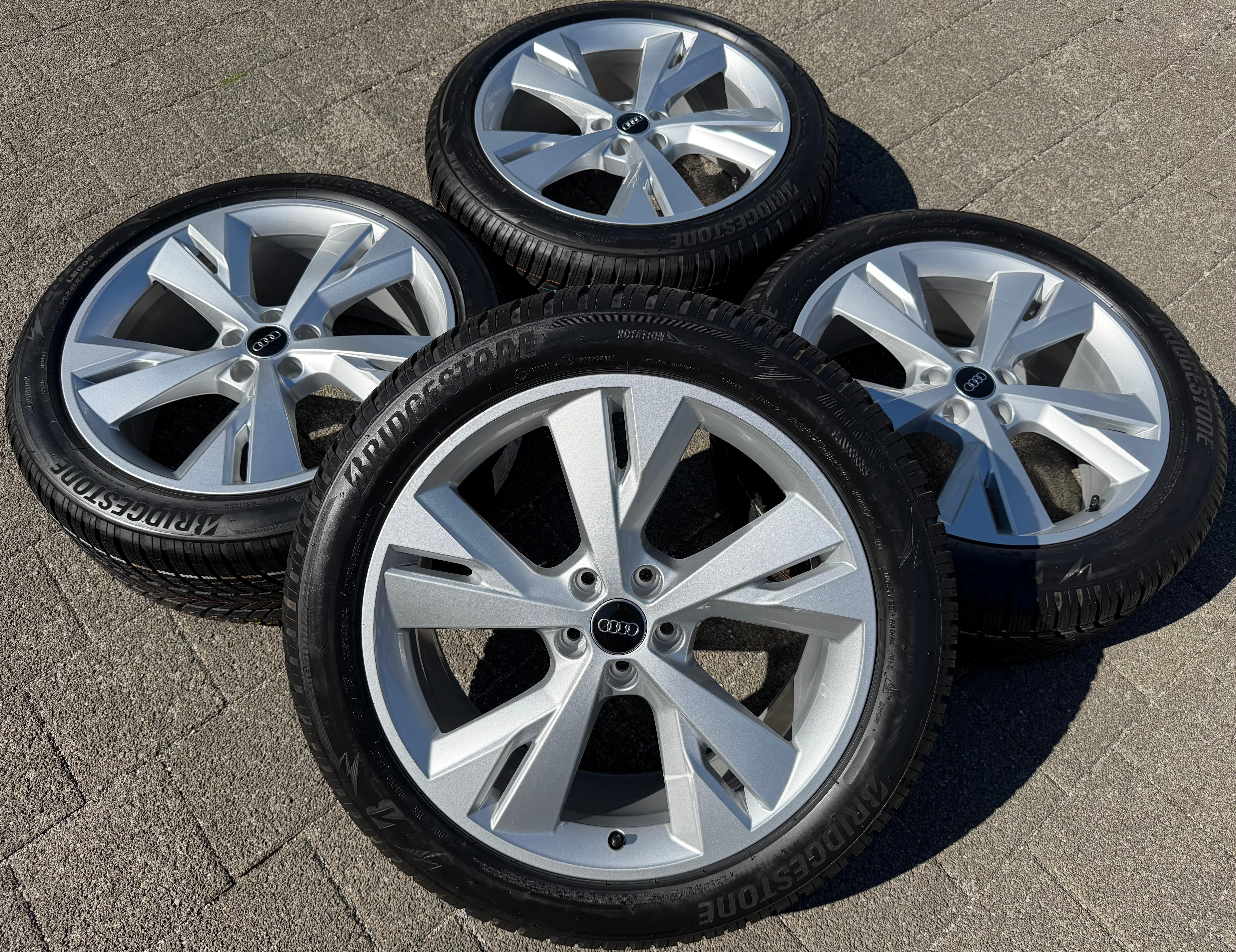 4 Original 20" Alu Winterräder Audi Q4 E-Tron 235/50R20 101T 255/45R20 101T NEU