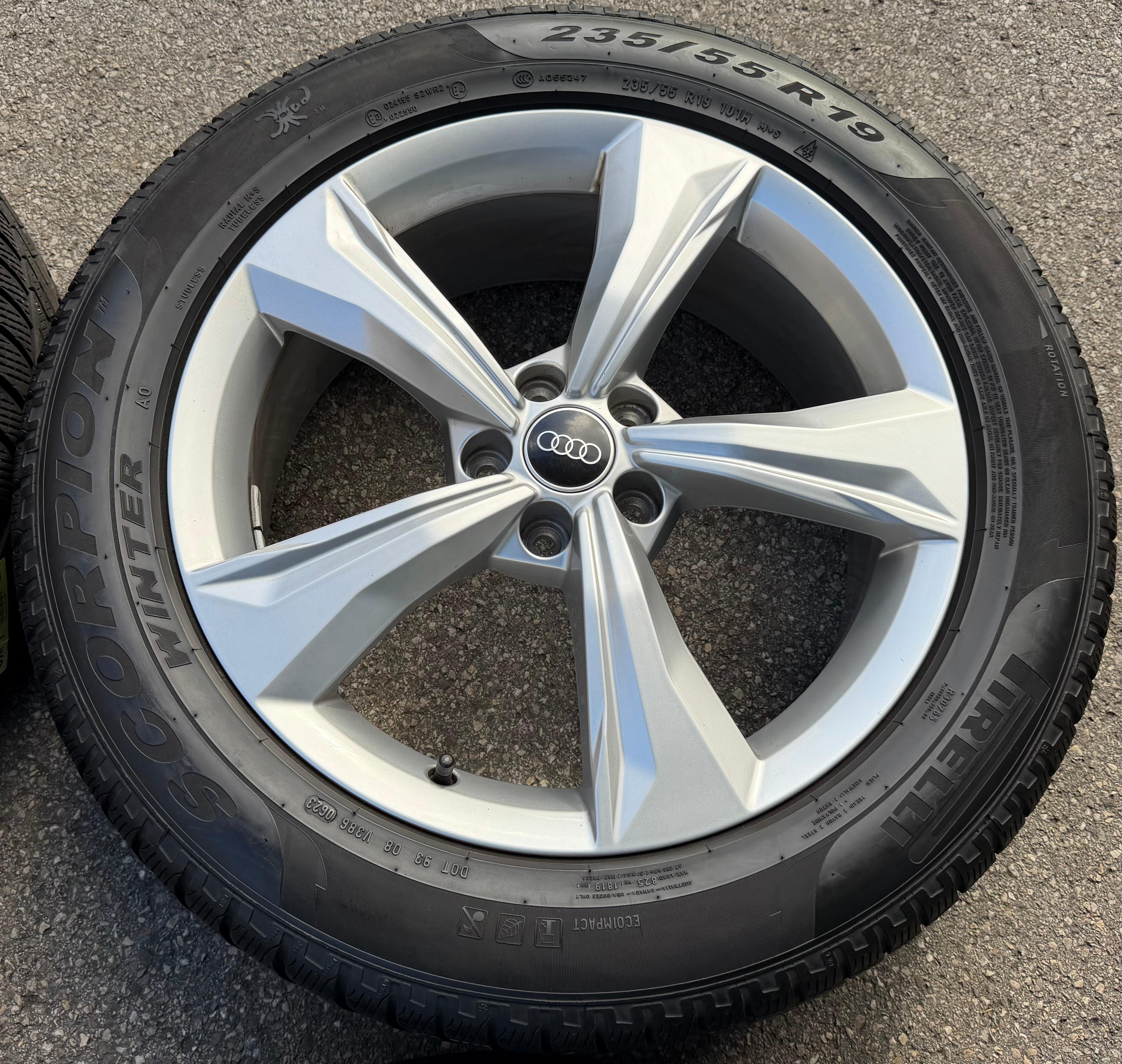 4 ruedas de invierno de aluminio originales de 19" para Audi Q5 SQ5 FY 80A601025K 235/55R19 101H Pirelli 2023