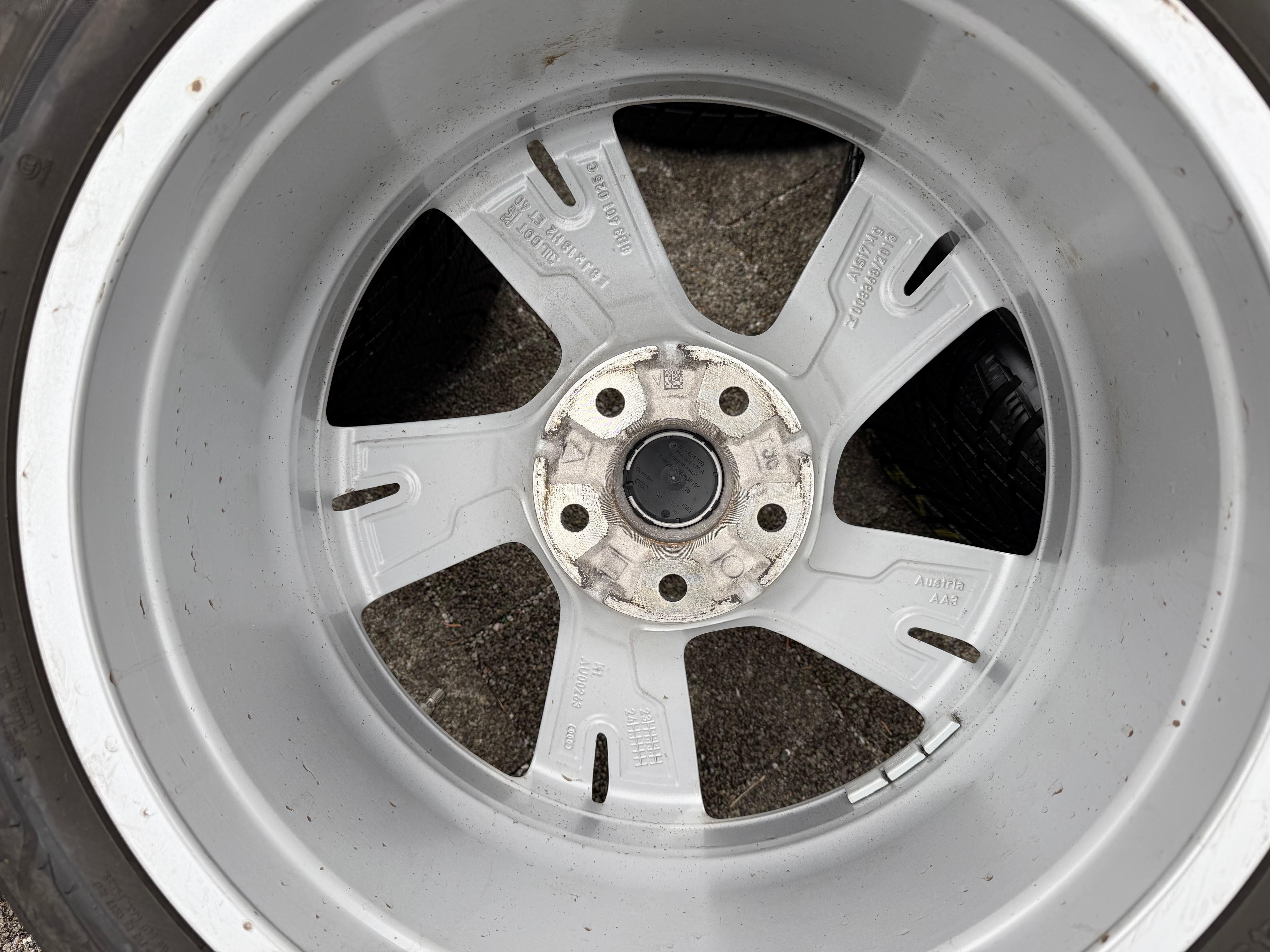 4 RUEDAS DE ALEACIÓN ORIGINALES DE INVIERNO DE 18" AUDI A5 S5 FU2 B10 8B3601025C 235/45R18 98H 2024