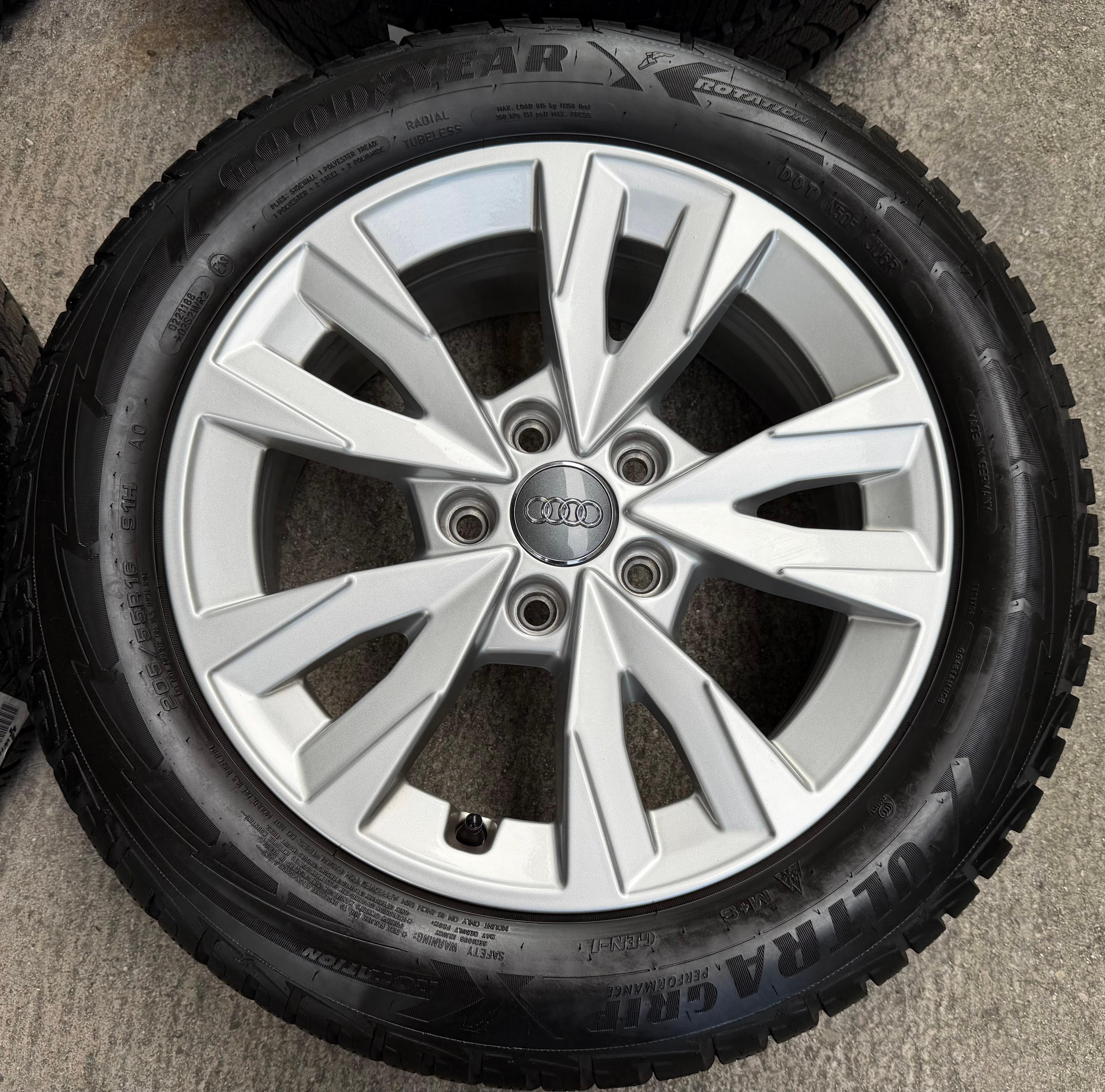 4 Original Alu Winterräder Audi A3 8Y 8Y0071496 205/55R16 91H Goodyear