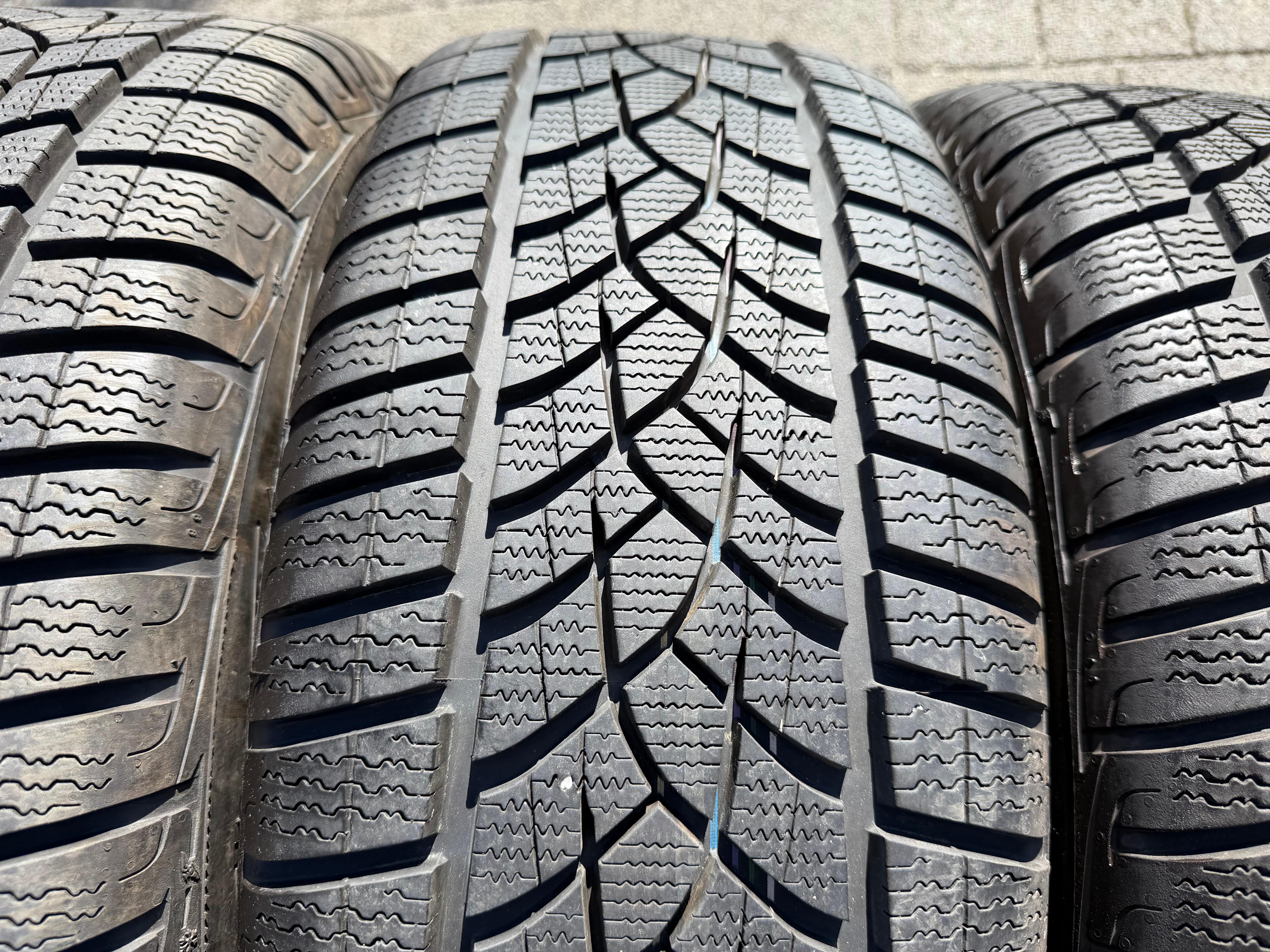 4 Original 18" Alu Winterräder Audi Q3 F3 83A 83A601025J 235/55R18 104H Goodyear