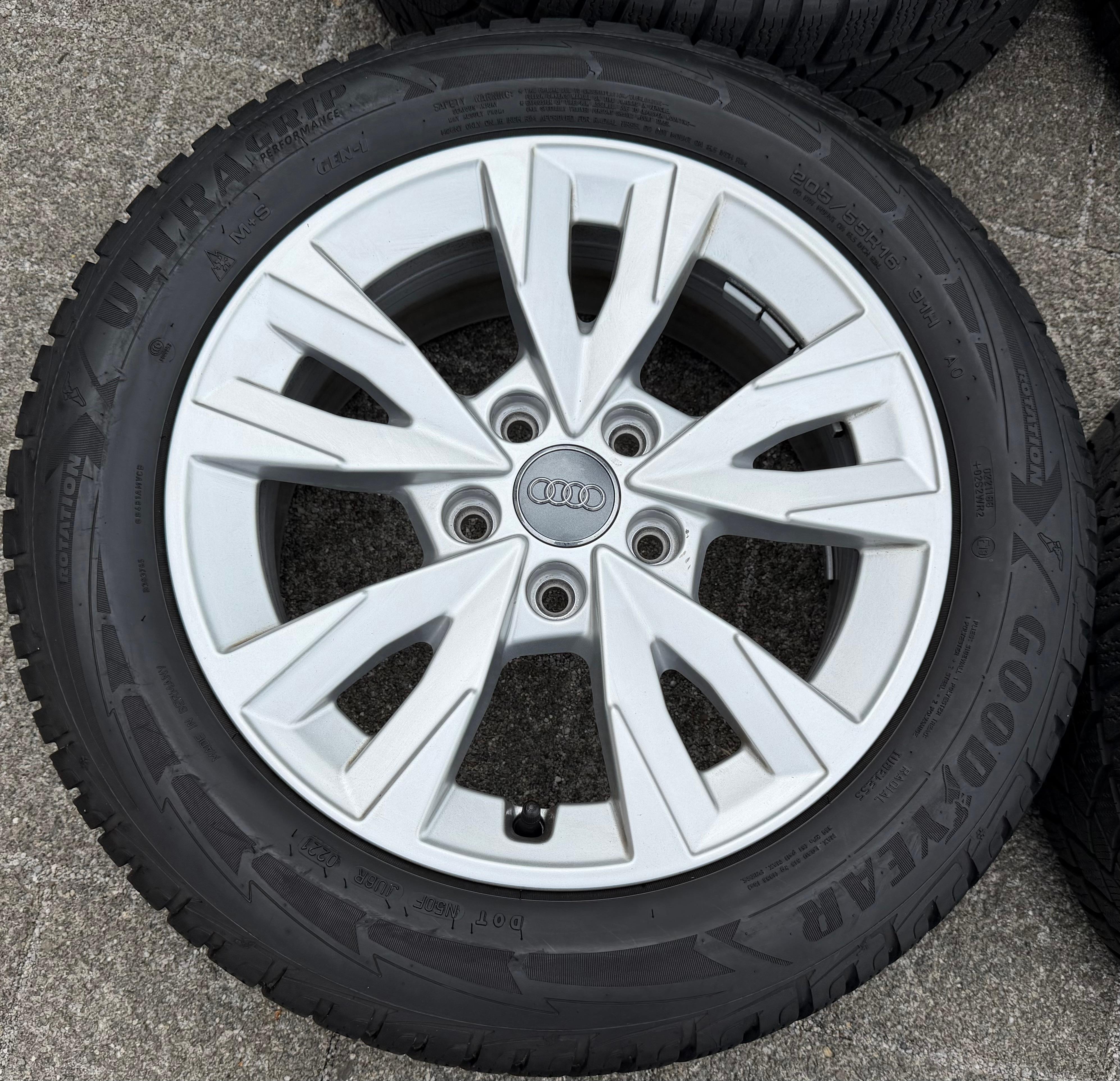 4 Original Alu Winterräder Audi A3 8Y 8Y0071496 205/55R16 91H Goodyear
