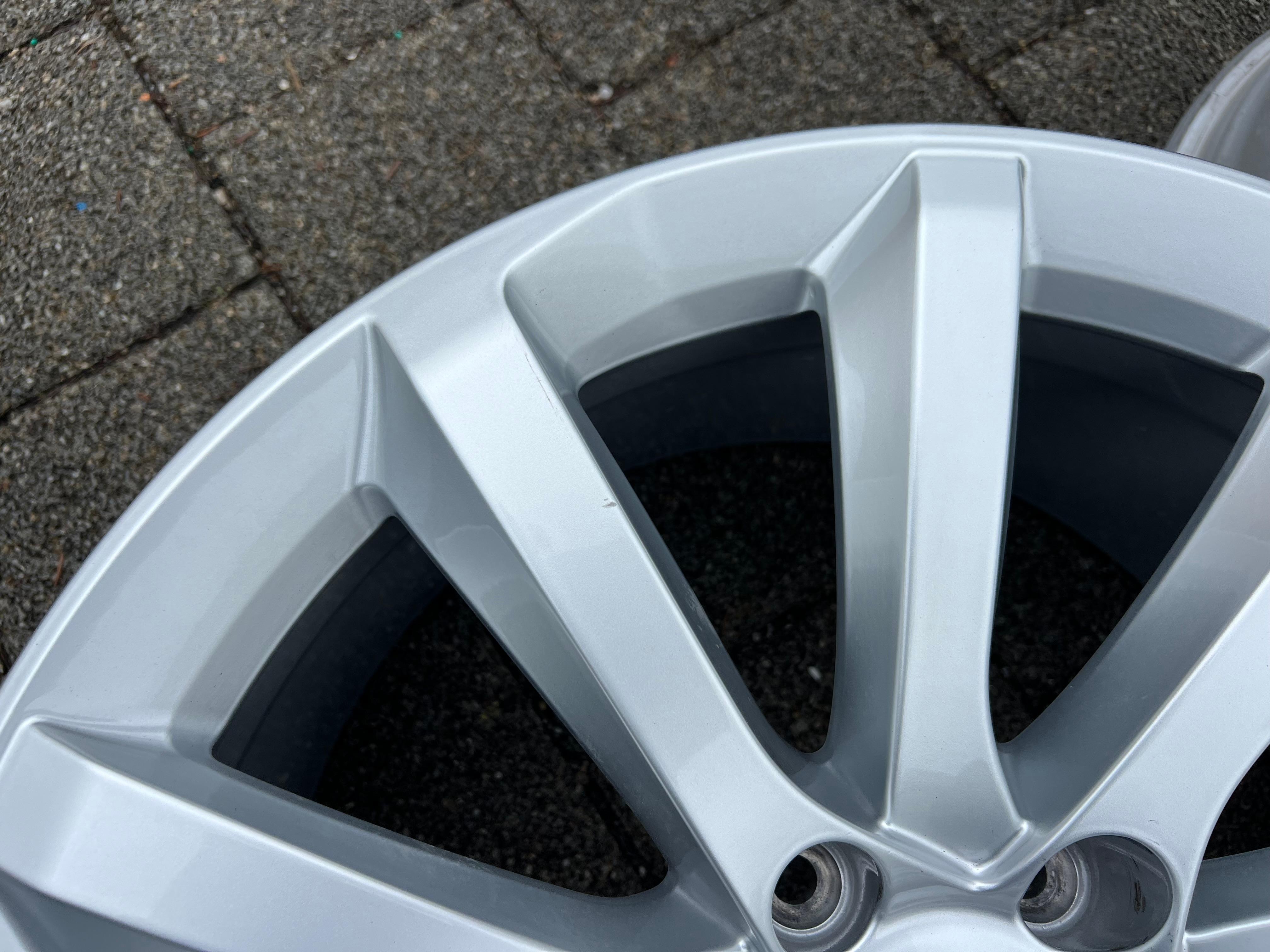 4 RUOTE ORIGINALI IN ALLUMINIO DA 20" BENTLEY BENTAYGA 36A601025A 9x20 ET28 FREEHOUSE