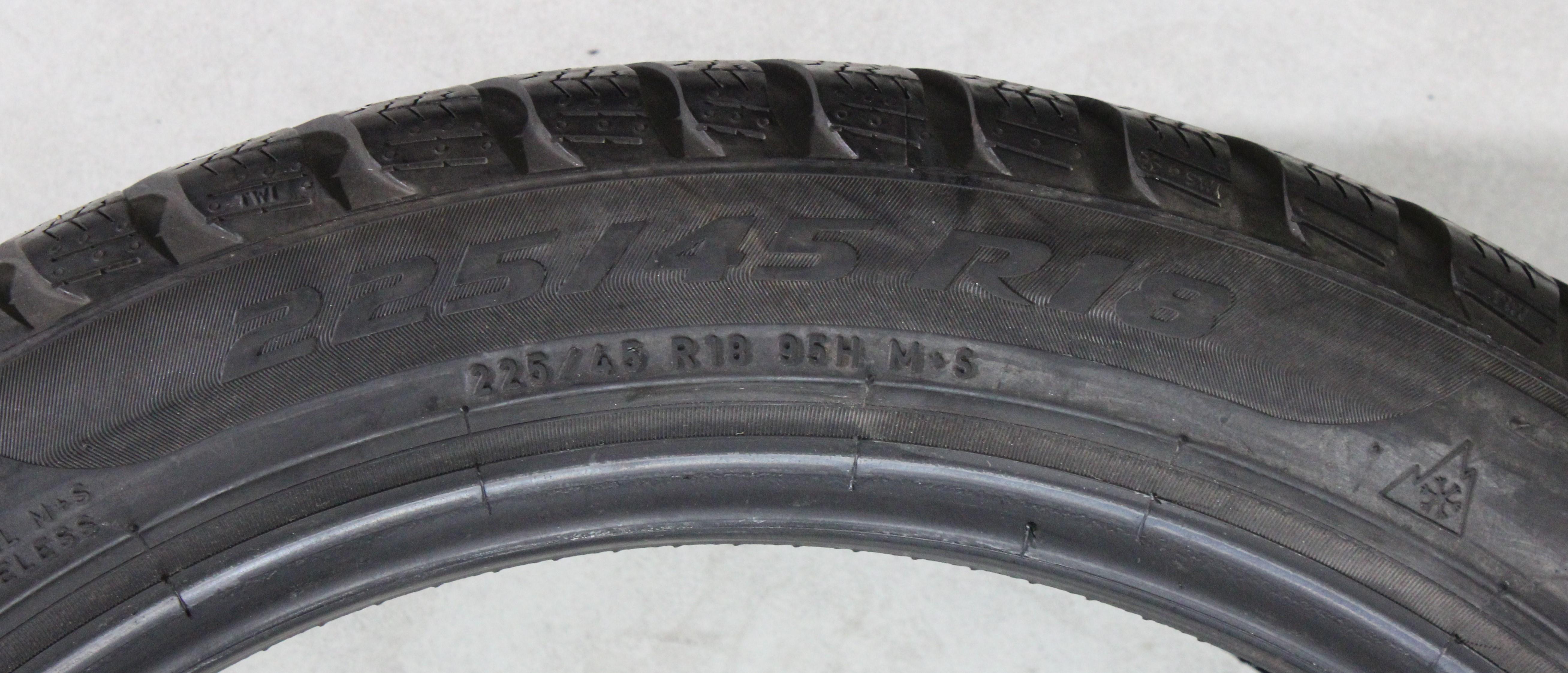 4 x 225/45R18 95H Winterreifen Pirelli Sottozero 3 MO 2x4mm/2x5,5-6mm 2021