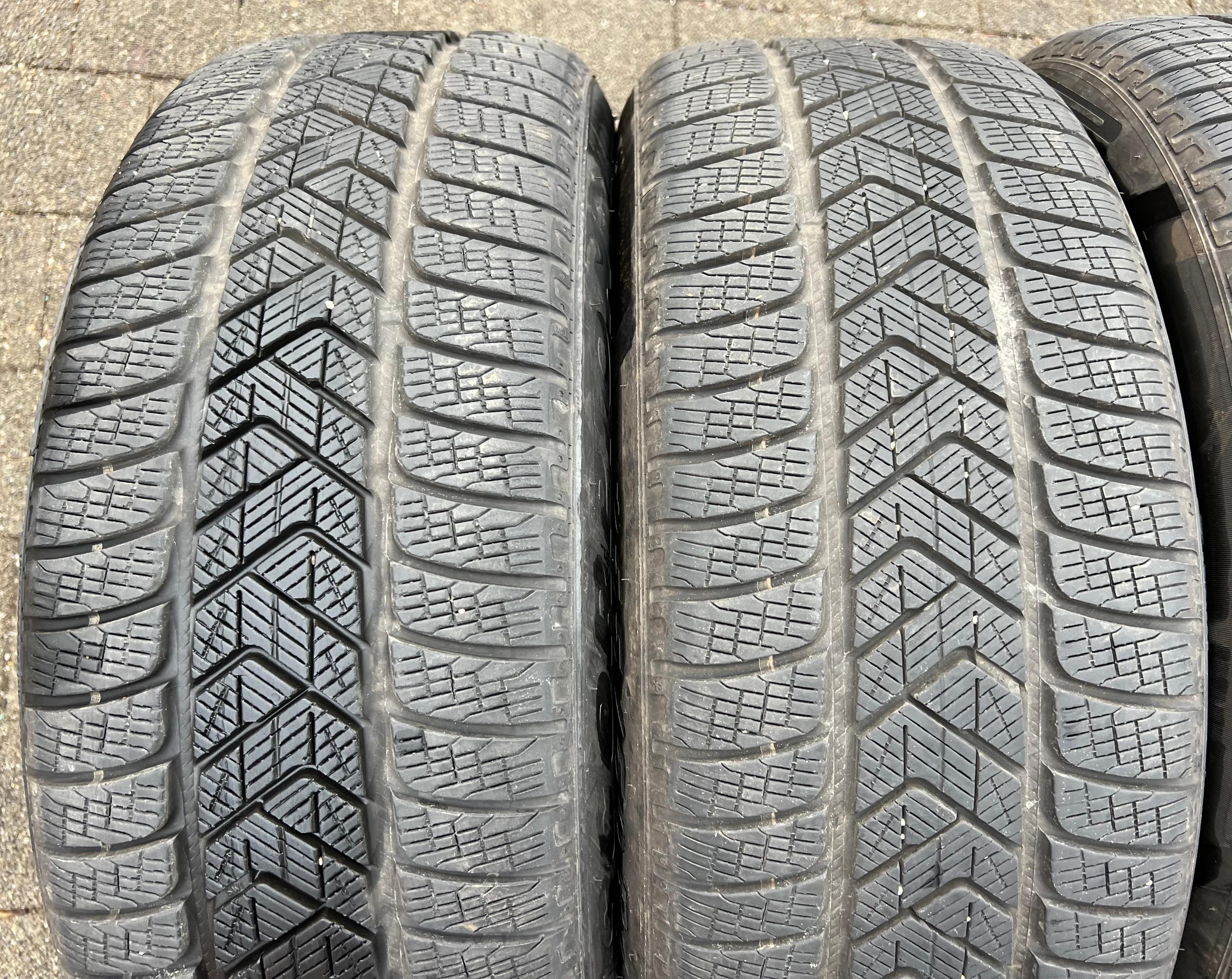 4 CERCHI INVERNALI ORIGINALI IN ALLUMINIO DA 19" AUDI Q4 E-TRON F4B 89A601025B 235/55R19 101T 255/50R19 103T