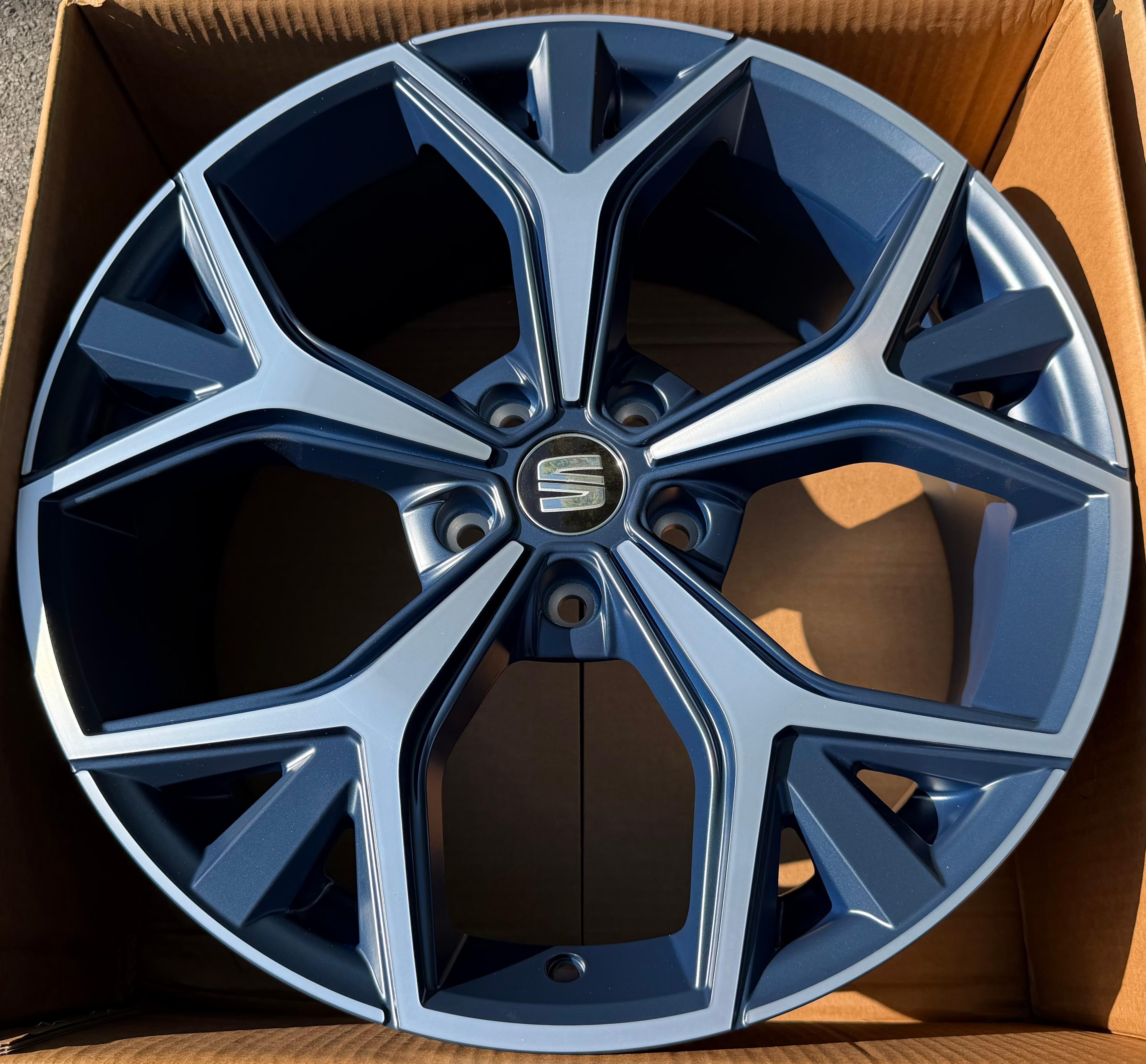 4 cerchi in lega originali da 19" per SEAT Ateca 5 porte 575071499 8x19 ET45 Aneto, nuovi, blu
