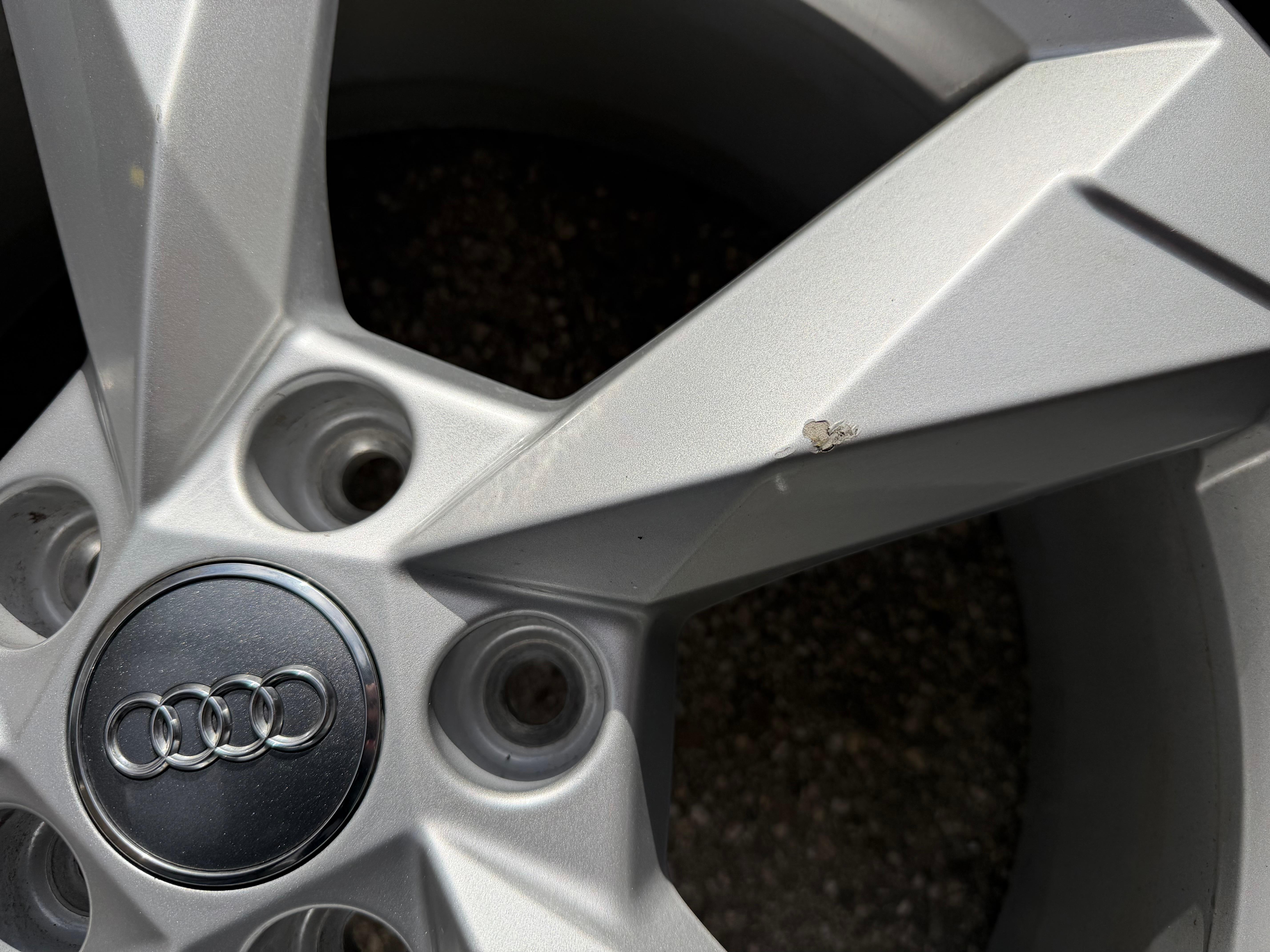 4 ruedas de invierno de aleación originales de 19" para Audi Q3 F3B 83A 83A601025N 235/50R19 99V