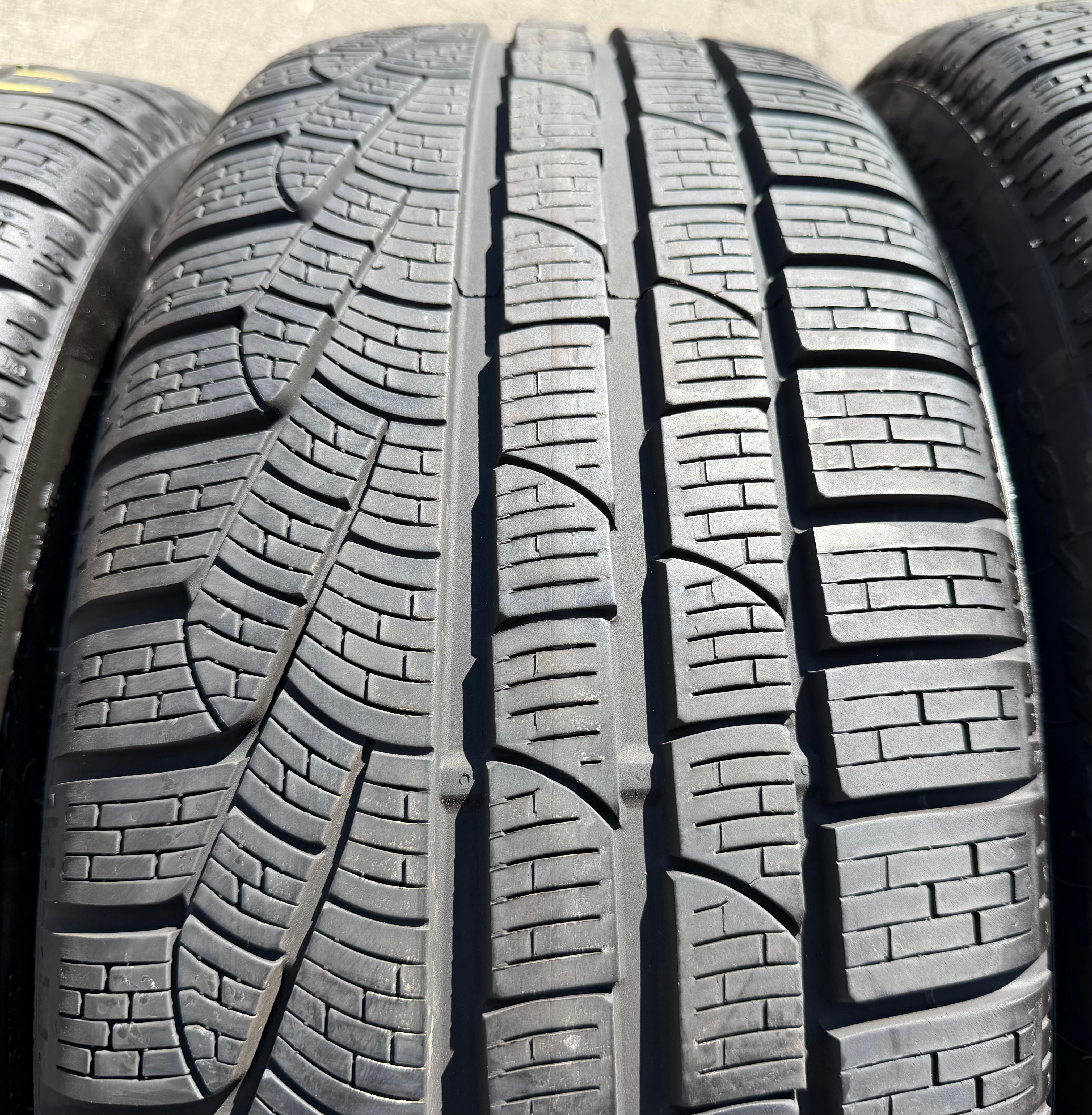 4 Original 19" Alu Winterräder Audi RS4 RS5 8W 8W0601025CP 235/40R19 96V Pirelli