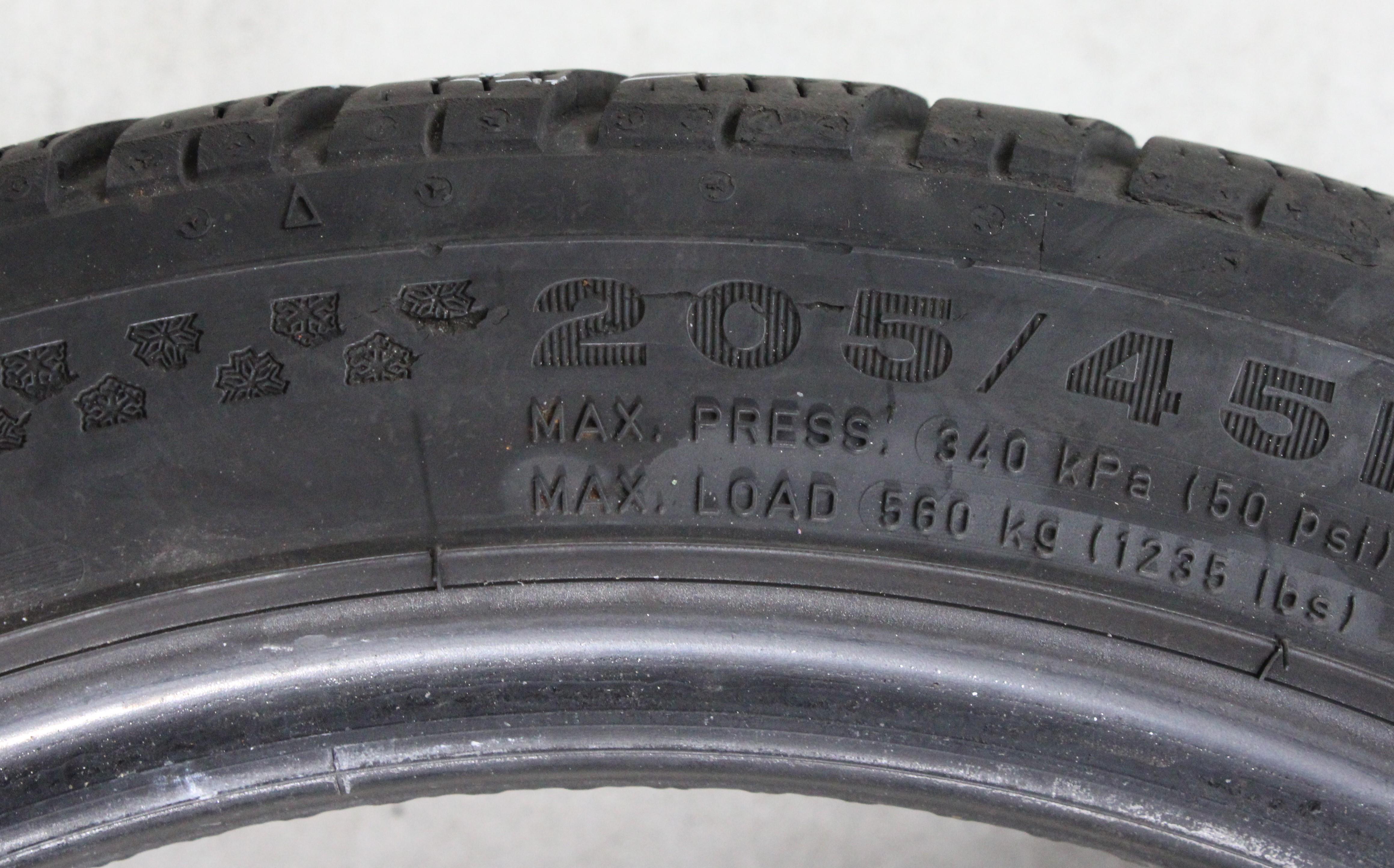 2 x 205/45R17 88V Pneumatici invernali Dunlop SP Winter Sport 4D 5-5,5mm 2018 *
