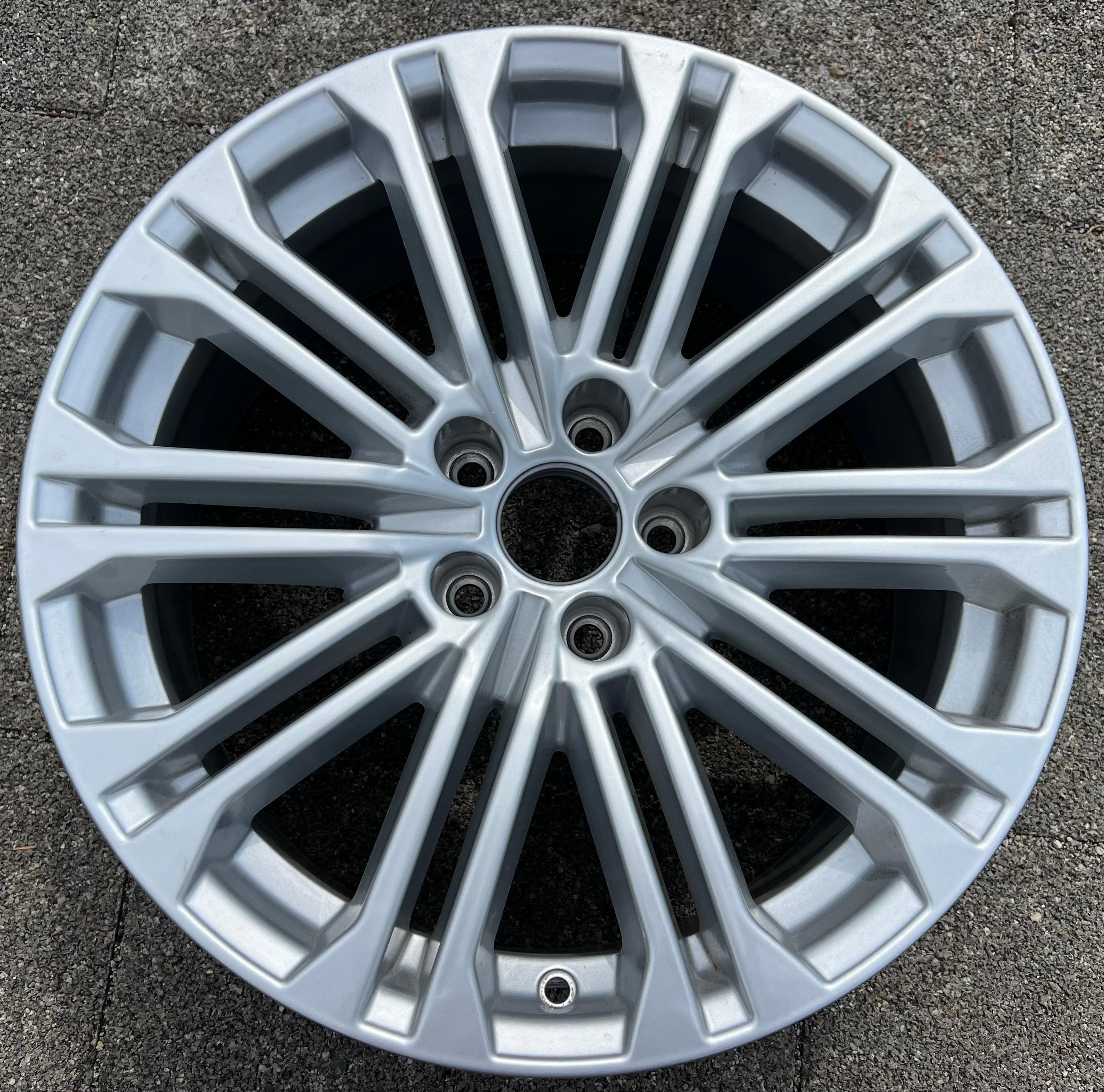 1X  JANTE ALUMINIUM D'ORIGINE 18" AUDI A5 S5 F9 8W 8W0601025EE 8x18 ET31 LIVRAISON GRATUITE