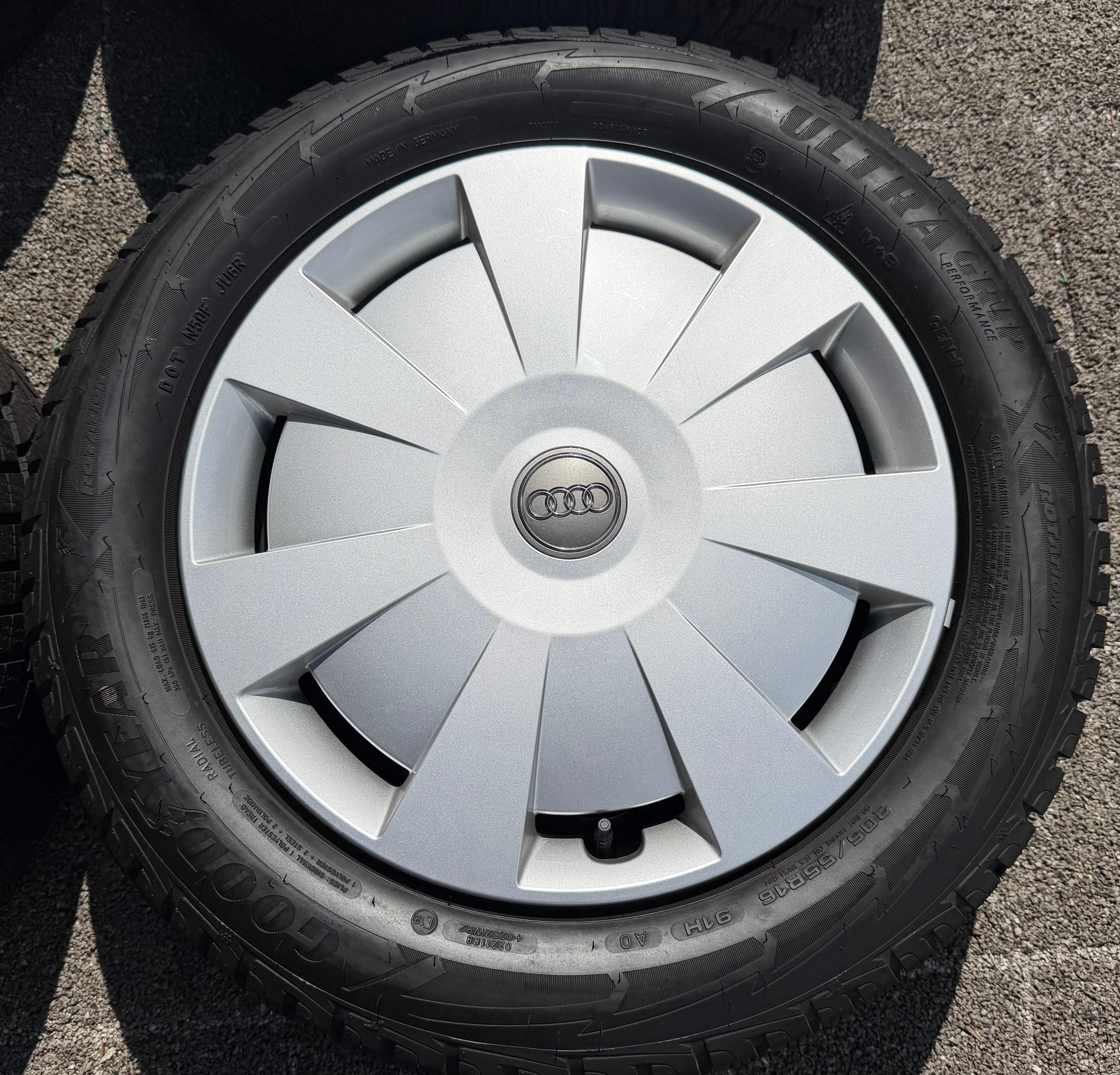 4 Winterräder Audi A3 8V Sportback Cabrio  205/55R16 91H Goodyear 8V0601027A 2020