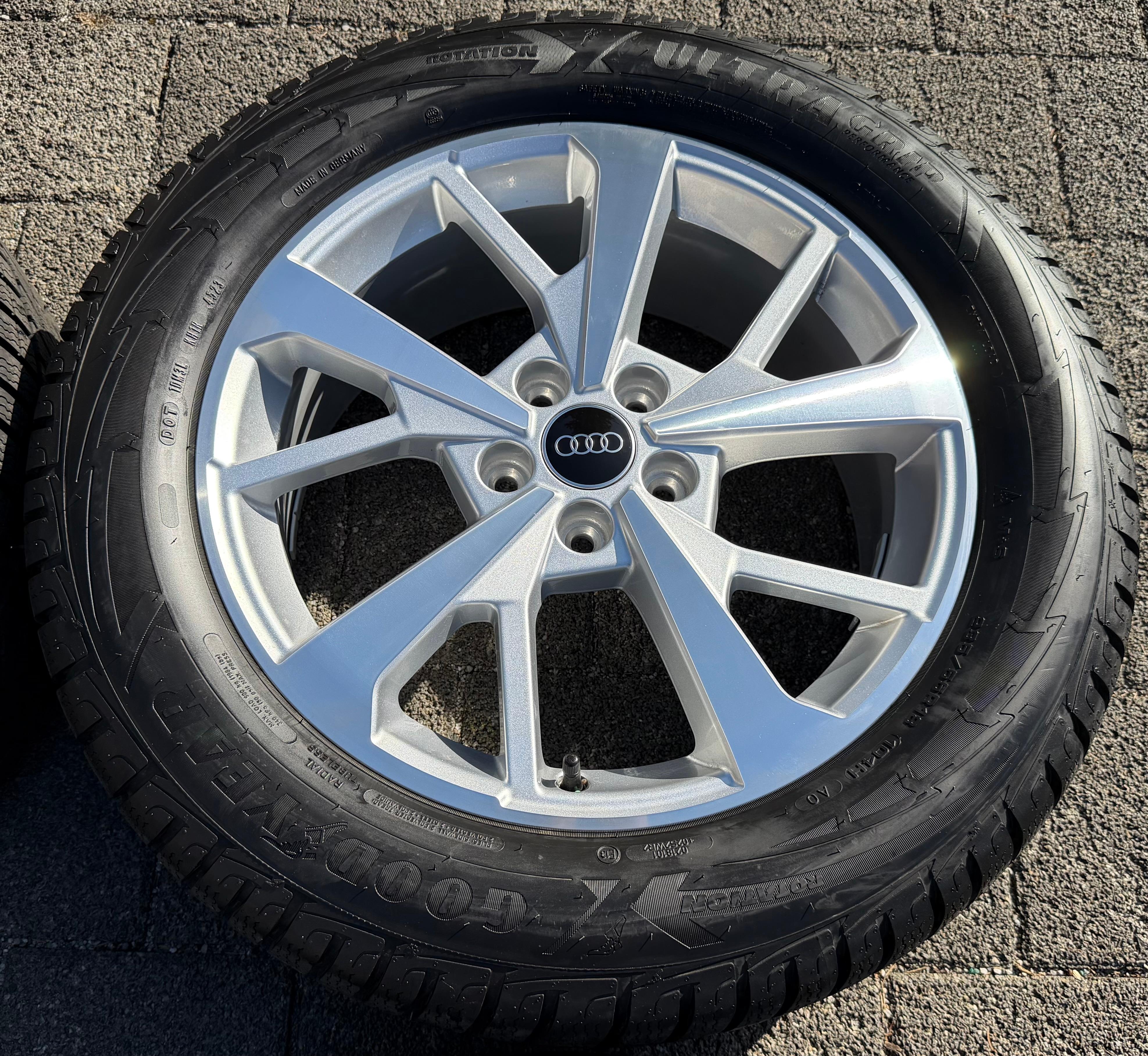 4 Original 18" Alu Winterräder Audi Q3 F3 83A 83A601025J 235/55R18 104H Goodyear