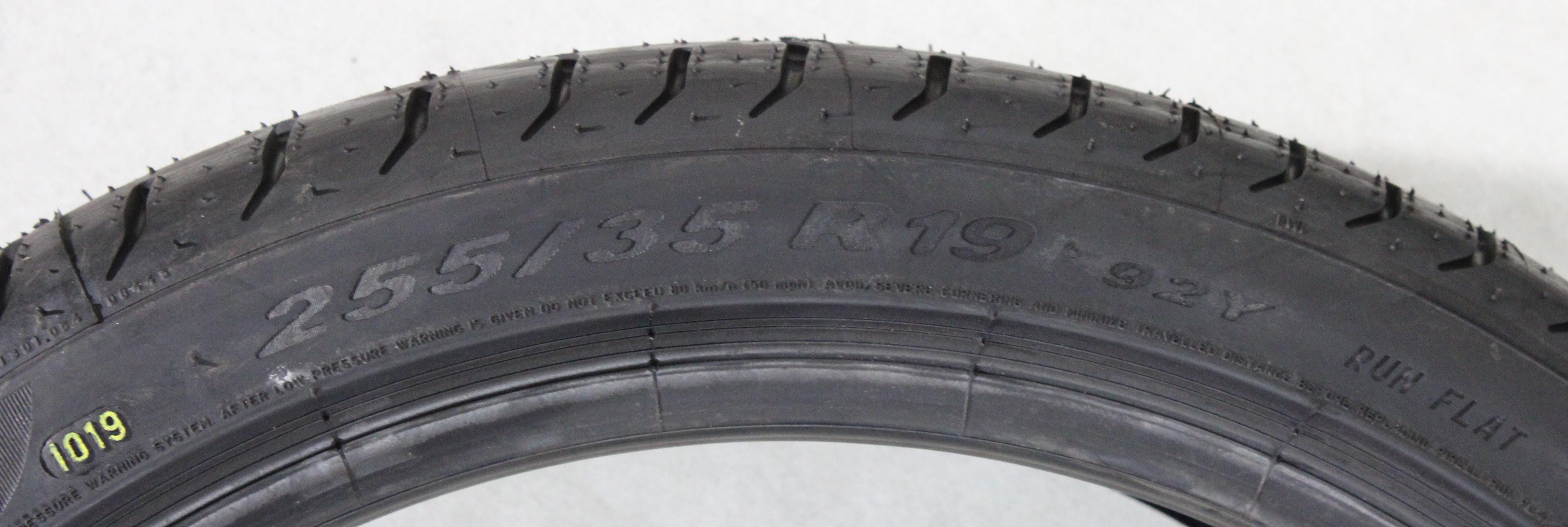 1 x 255/35R19 92Y pneumatico estivo Pirelli Pzero * Runflat NUOVO 2019
