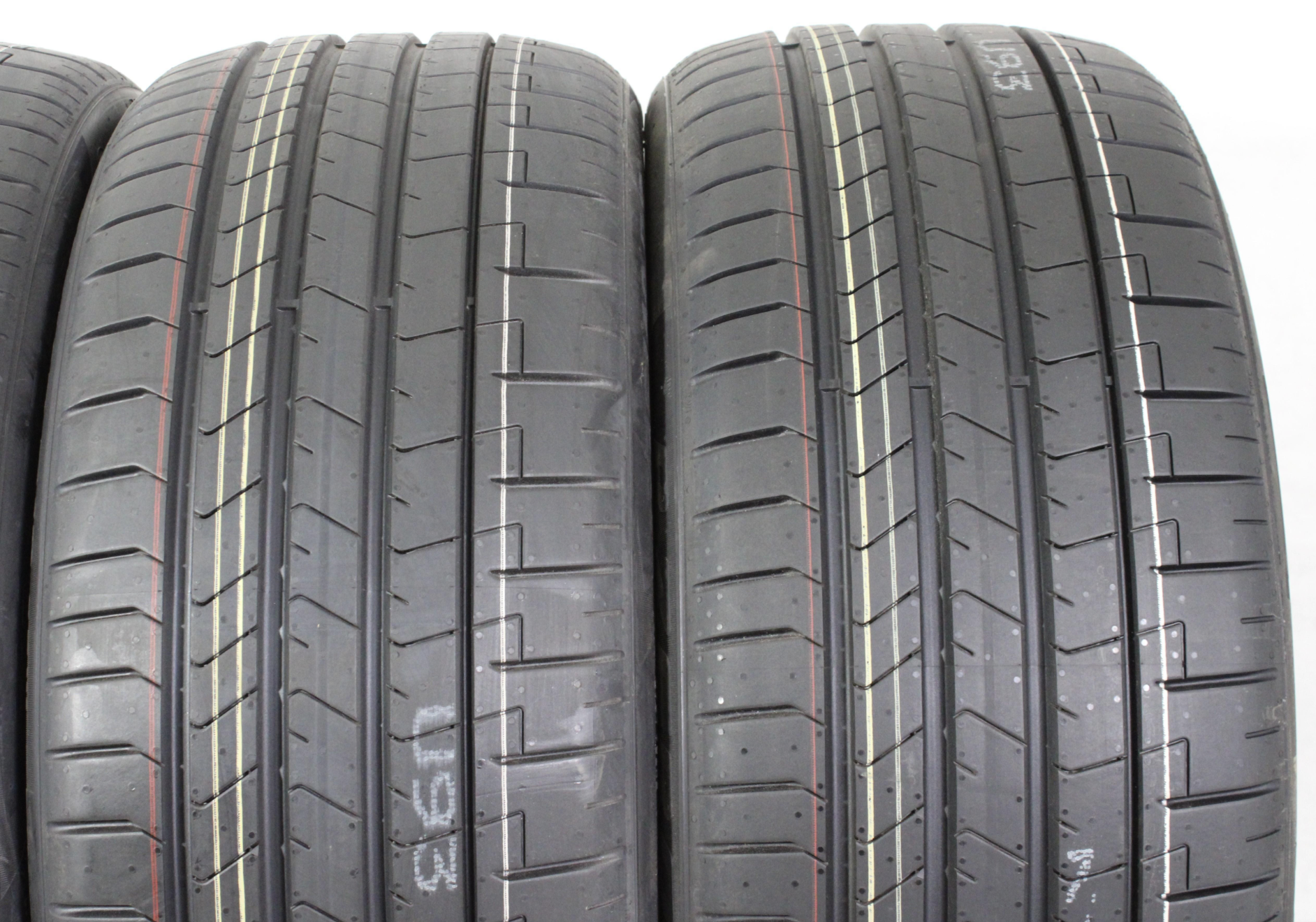 4 x 225/40R19 93W Sommerreifen Pirelli Pzero PZ4 AO NEU 2022 Freihaus