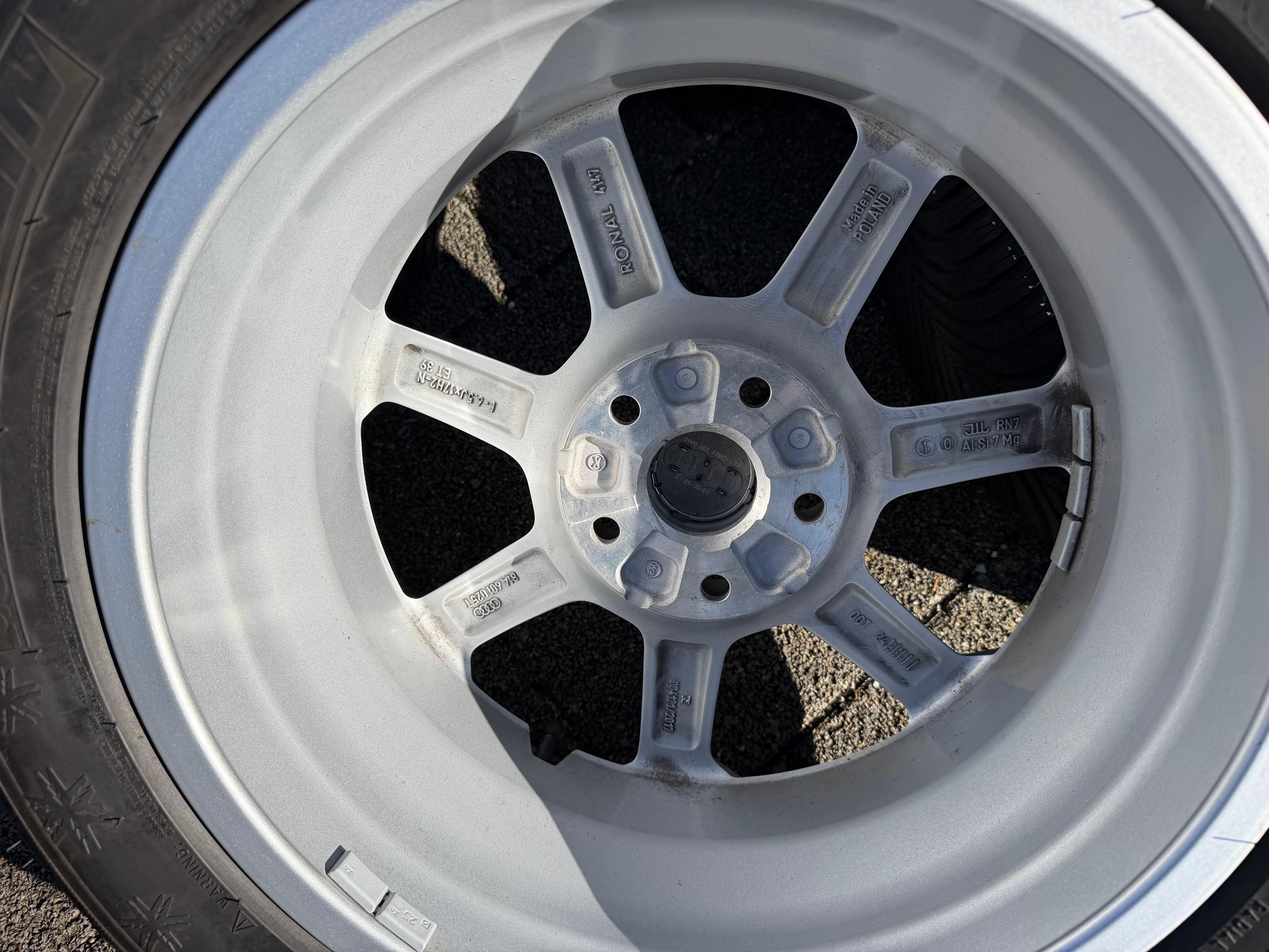 4 Original 17" Alu Winterräder Audi SQ2 GA 81A601025T 215/55R17 94V Michelin 8MM