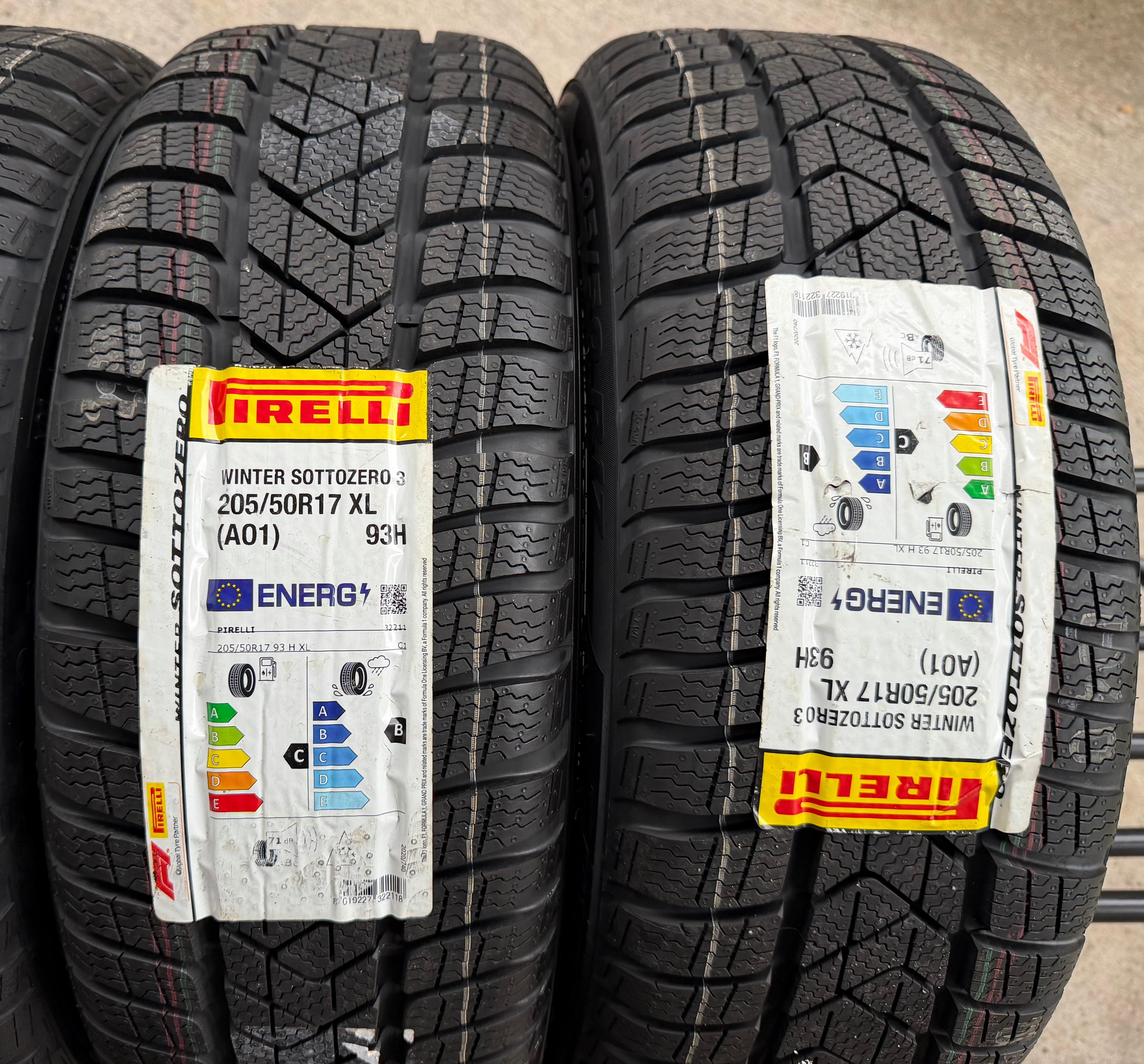 4 Original 17" Alu Winterräder Audi A3 S3 8Y 8Y0601025L 205/50R17 93H Pirelli