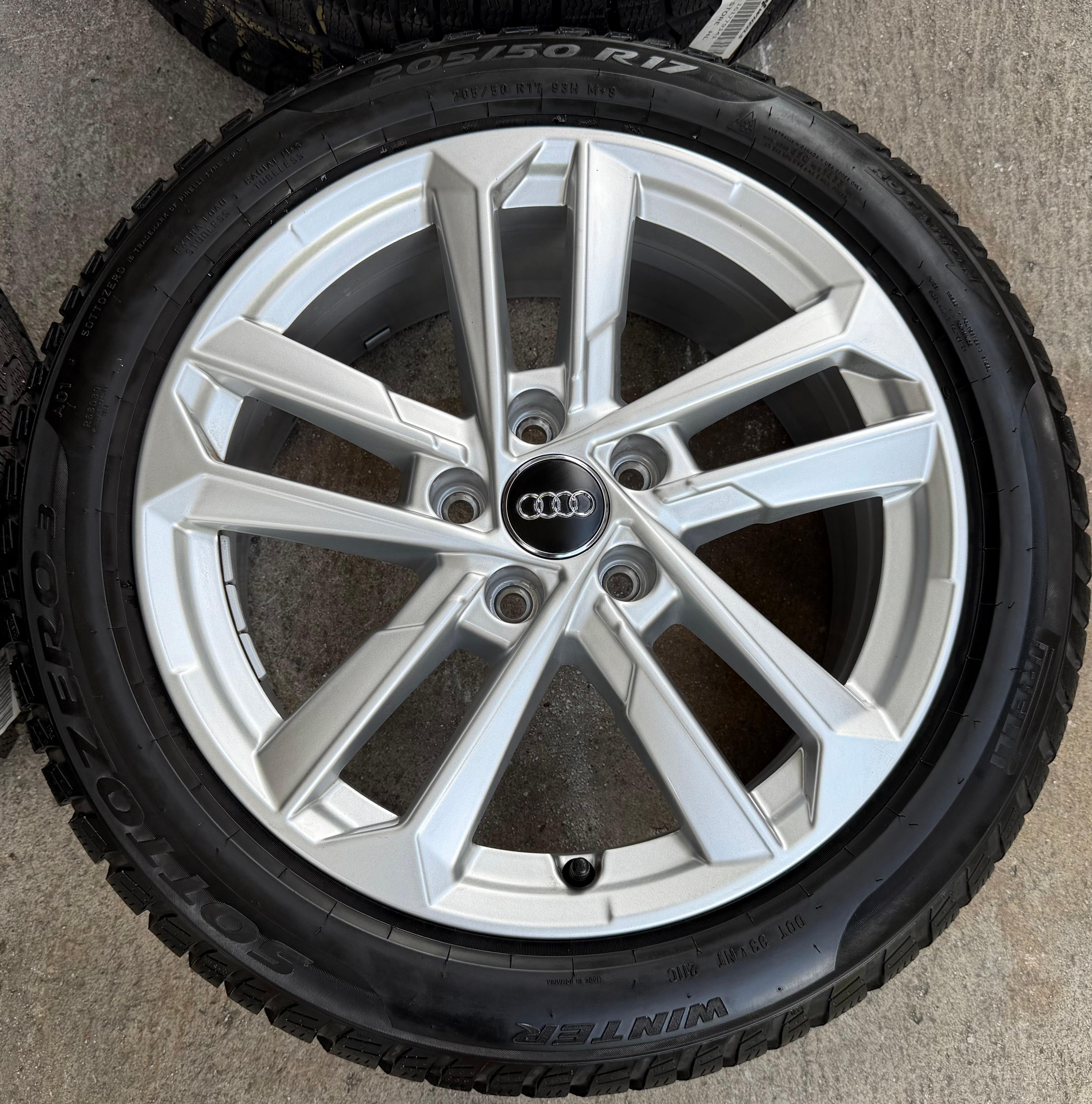 4 Original 17" Alu Winterräder Audi A3 S3 8Y 8Y0601025L 205/50R17 93H Pirelli