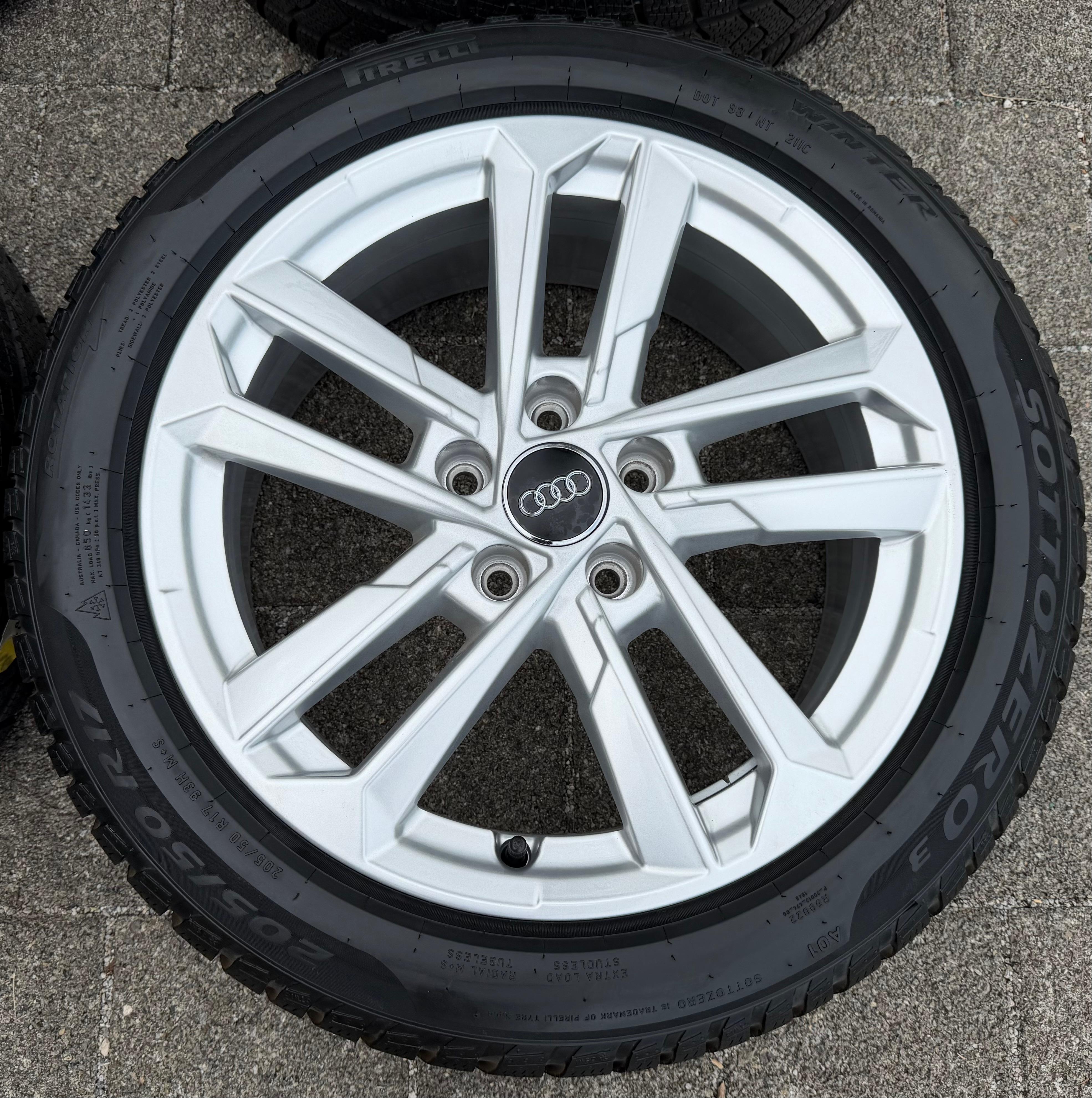 4 Original 17" Alu Winterräder Audi A3 S3 8Y 8Y0601025L 205/50R17 93H Pirelli