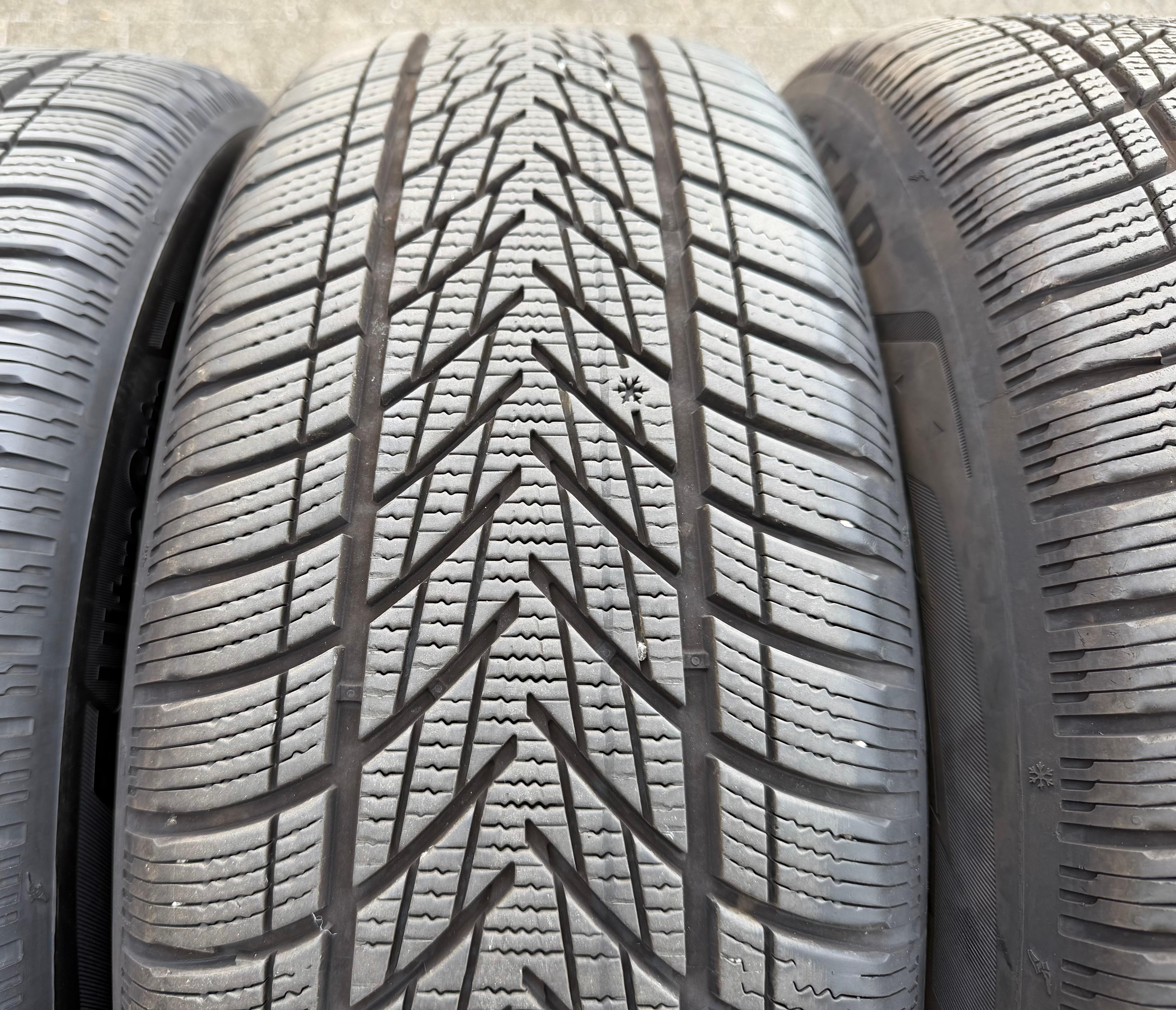 4 ruedas de invierno de aleación originales de 18" para Volvo XC60 II 31423851 235/60R18 107H Goodyear 2025