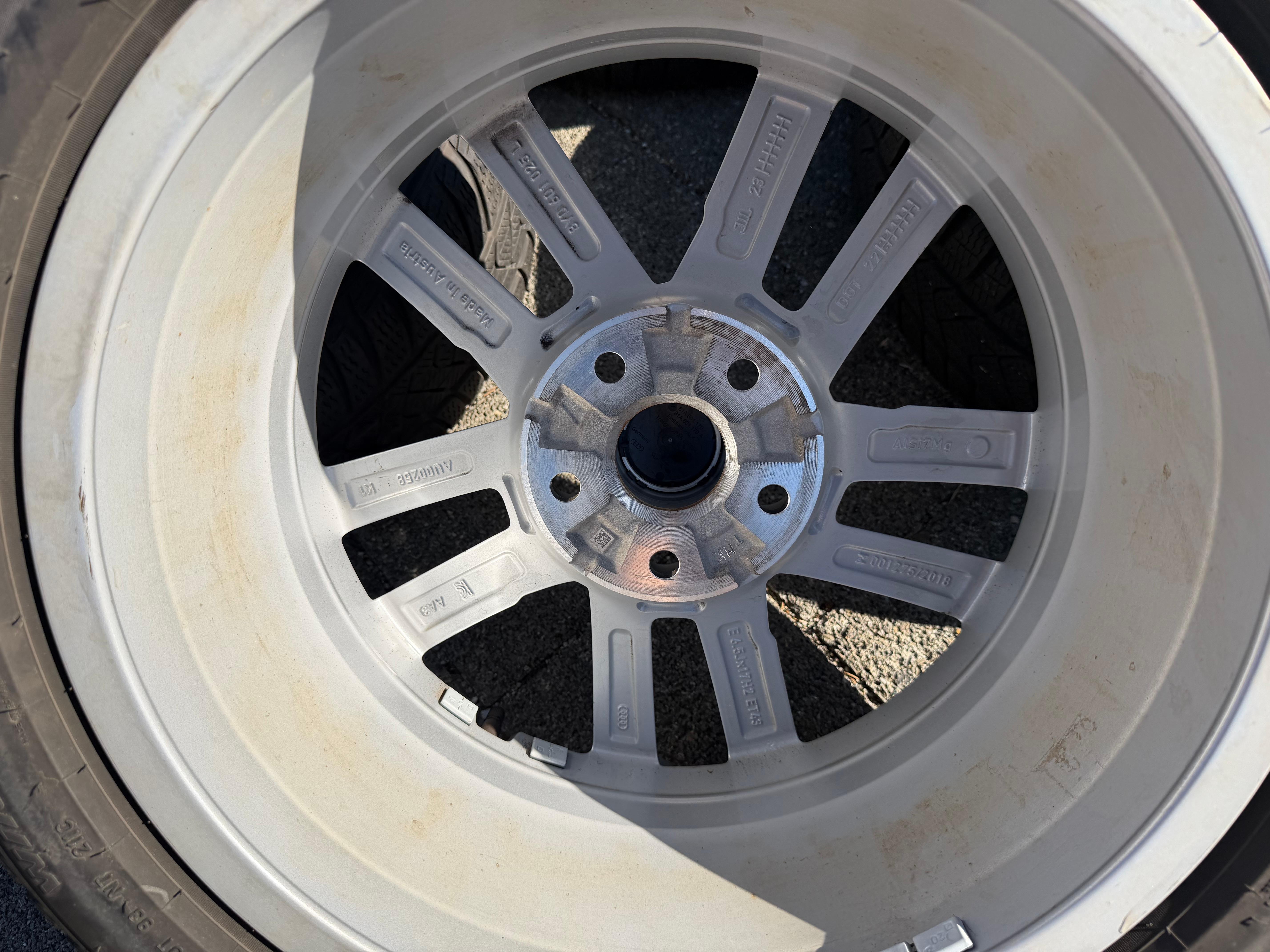 4 Original 17" Alu Winterräder Audi A3 S3 8Y 8Y0601025L 205/50R17 93H Pirelli