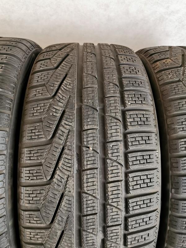 2 x 235/40R19 92V 2 x 295/35R19 100V Neumáticos de invierno Pirelli Sottozero 2 N0 5mm 2012