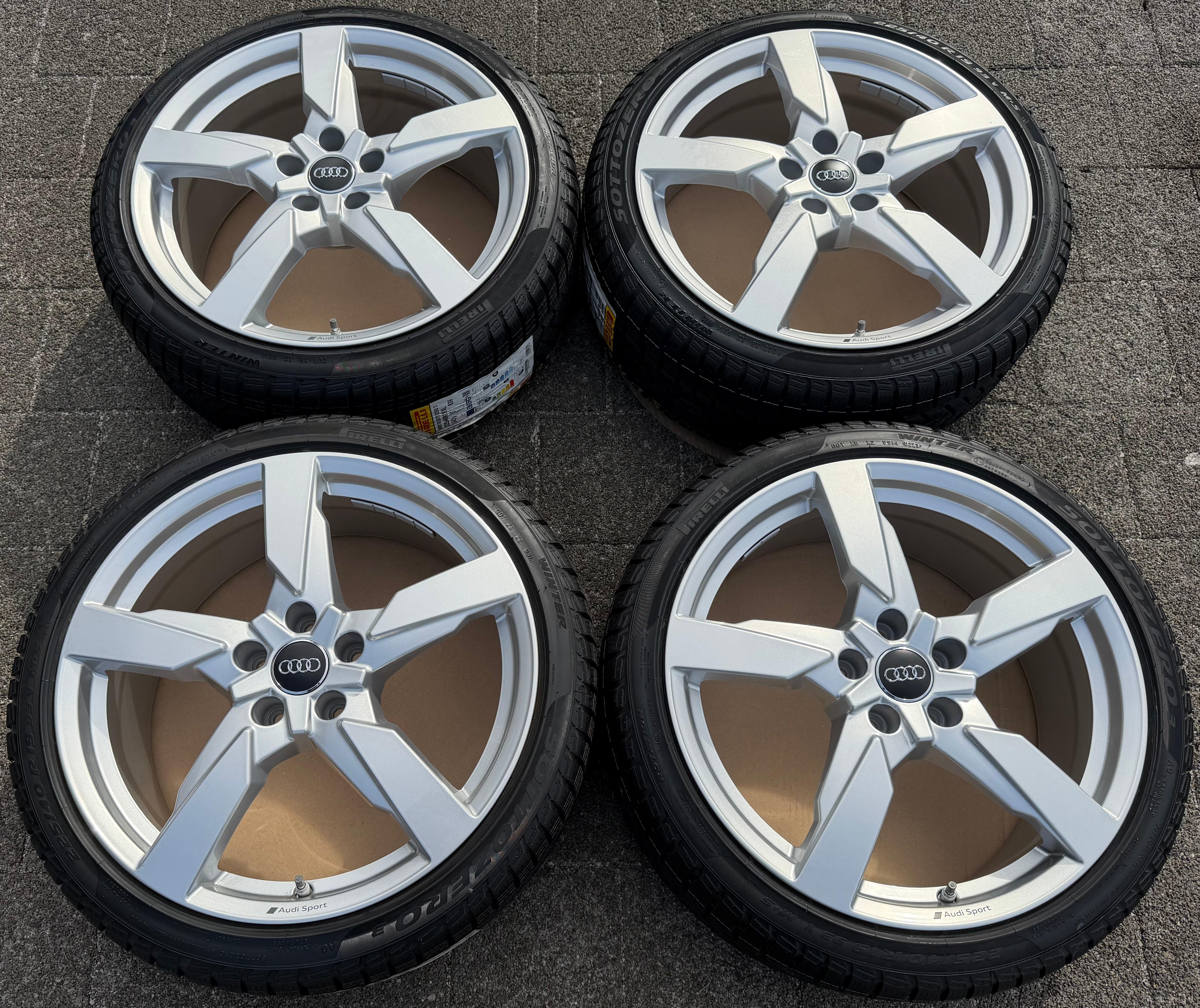 4 Original 19" Alu Winterräder Audi TT TTS 8S 8S0601025CF 225/40R19 93V 2023 NEU