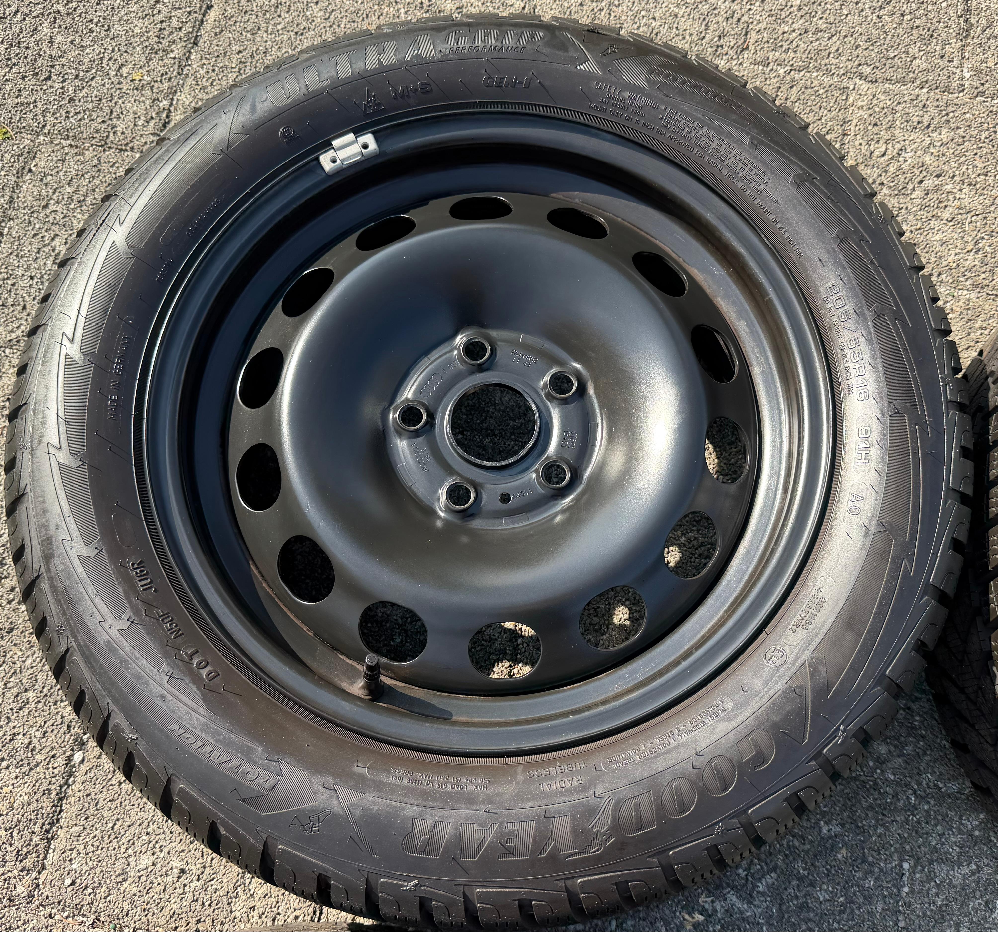 4 Winterräder Audi A3 8V Sportback Cabrio  205/55R16 91H Goodyear 8V0601027A 2021