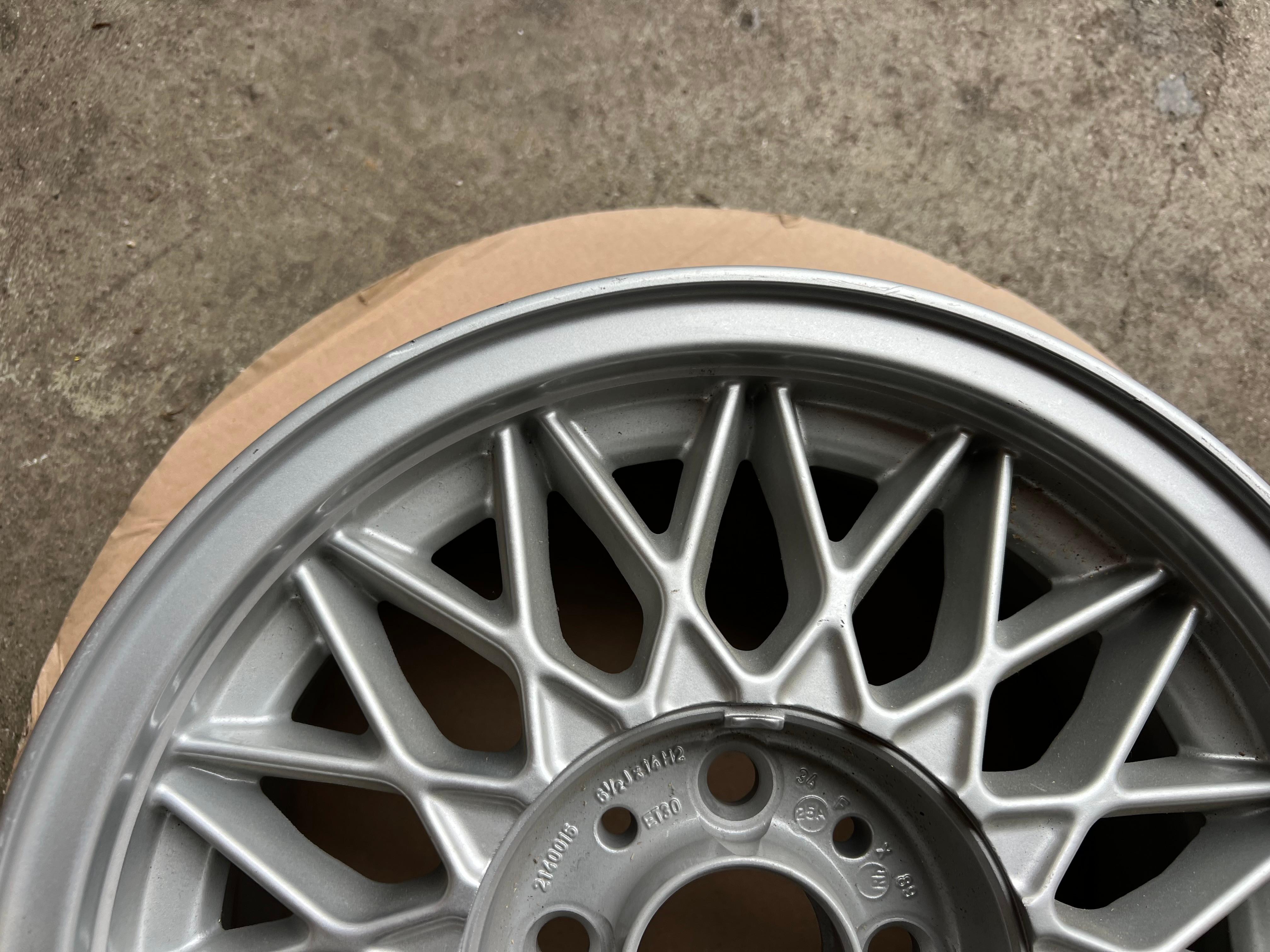 1 jante alu d'origine 14" pour BMW Série 3 E30 2225540 6,5x14 ET30 à rayons en croix