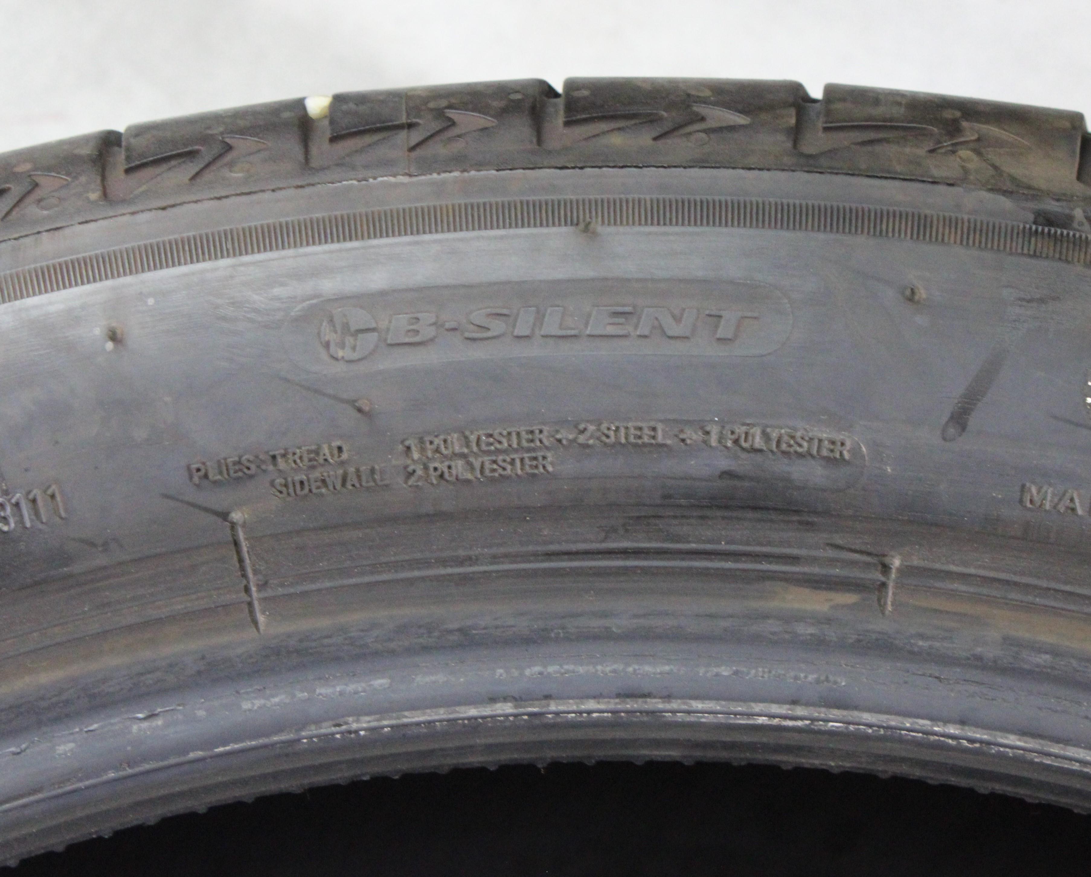 4 pneus d'été Bridgestone Alenza 001* 275/40R22 107Y, avec une profondeur de 5 à 5,5 mm au centre et de 6 mm sur les épaulements. 2023 Silent