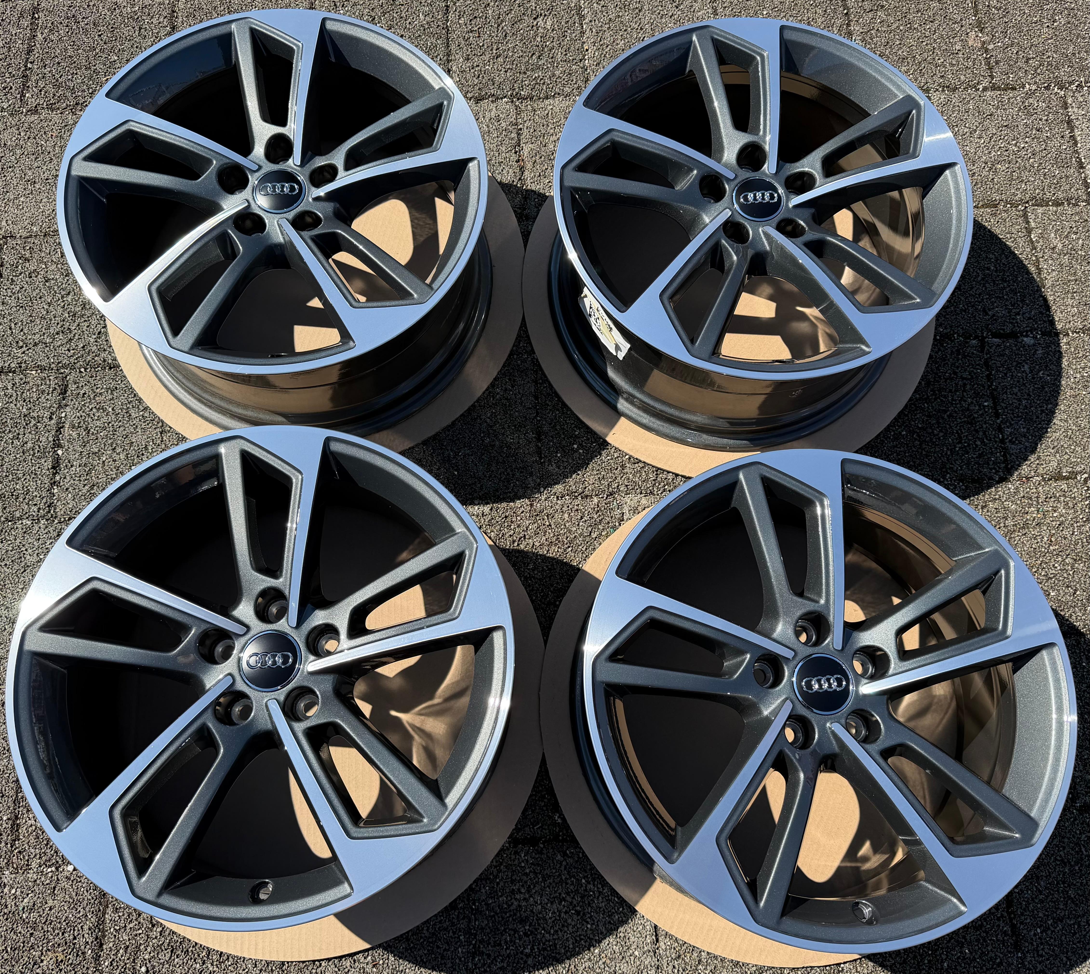 4 Original 18" Alufelgen Felgen Audi A4 8W 8W0601025DL 8x18 ET40 NEU