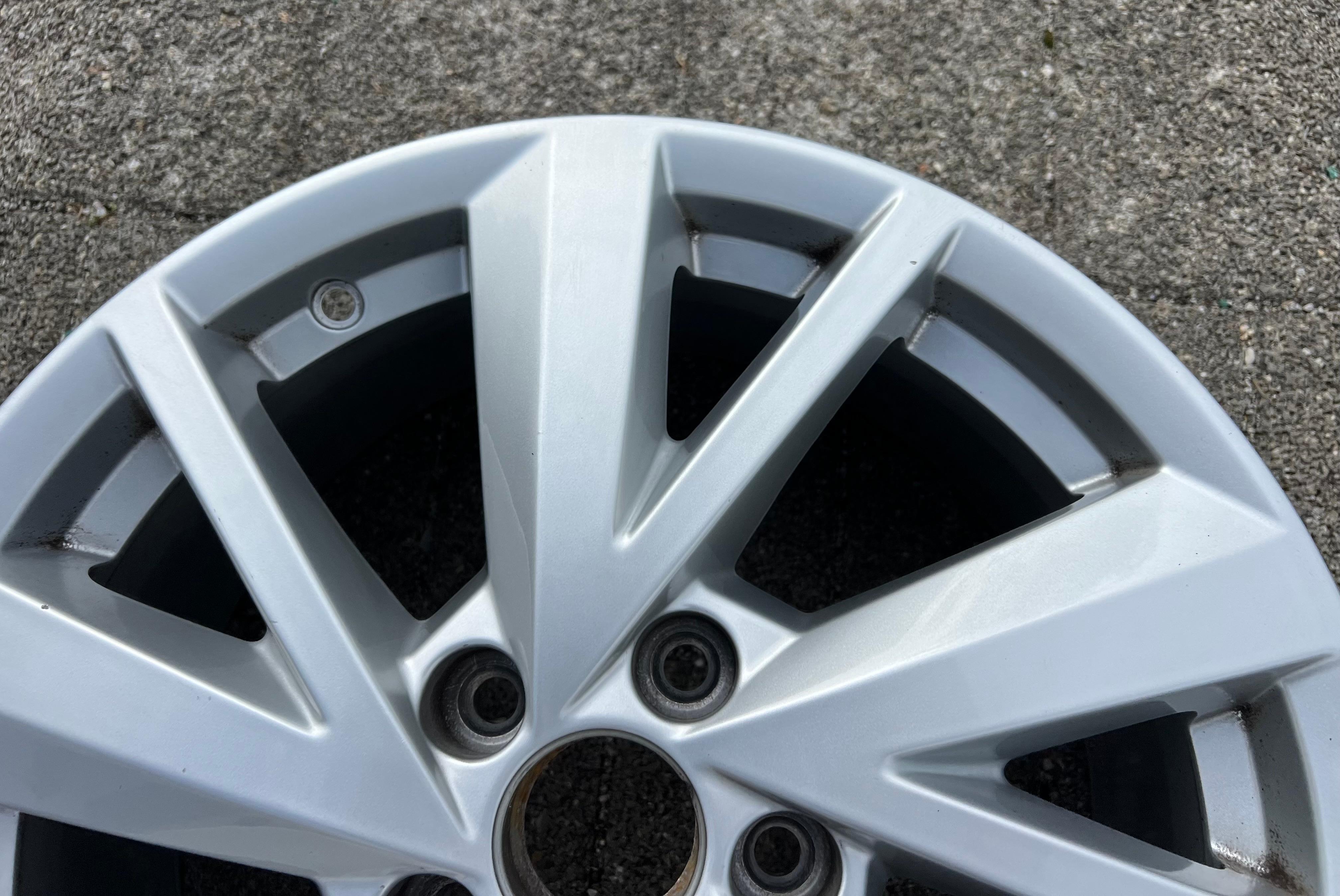 1 CERCHIONE IN LEGA ORIGINALE DA 17" PER AUDI Q2 81A601025C 7x17 ET45 SPEDIZIONE GRATUITA