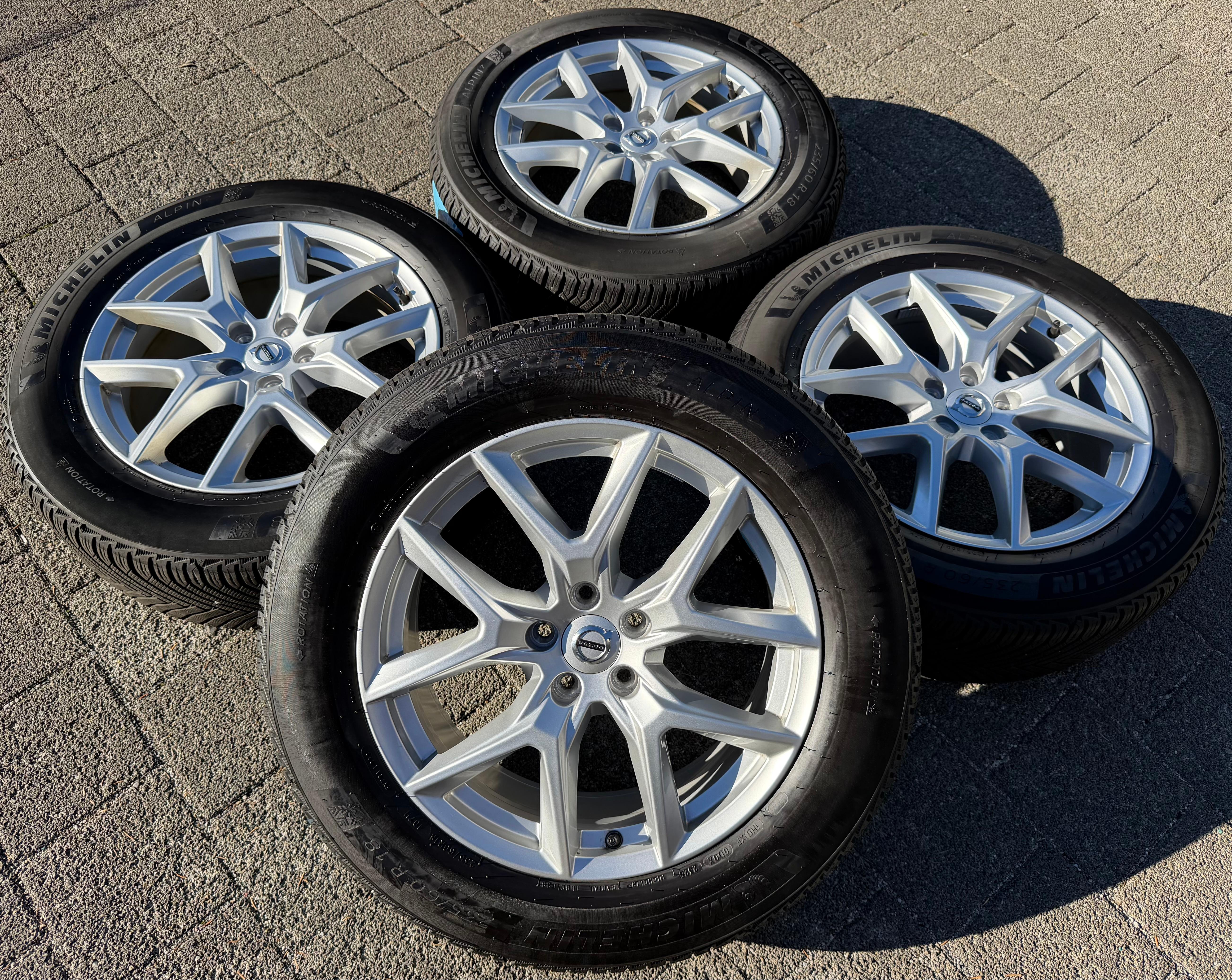 4 ruedas de invierno de aleación originales de 18" Volvo XC60 II 31423851 235/60R18 107H Michelin 2025