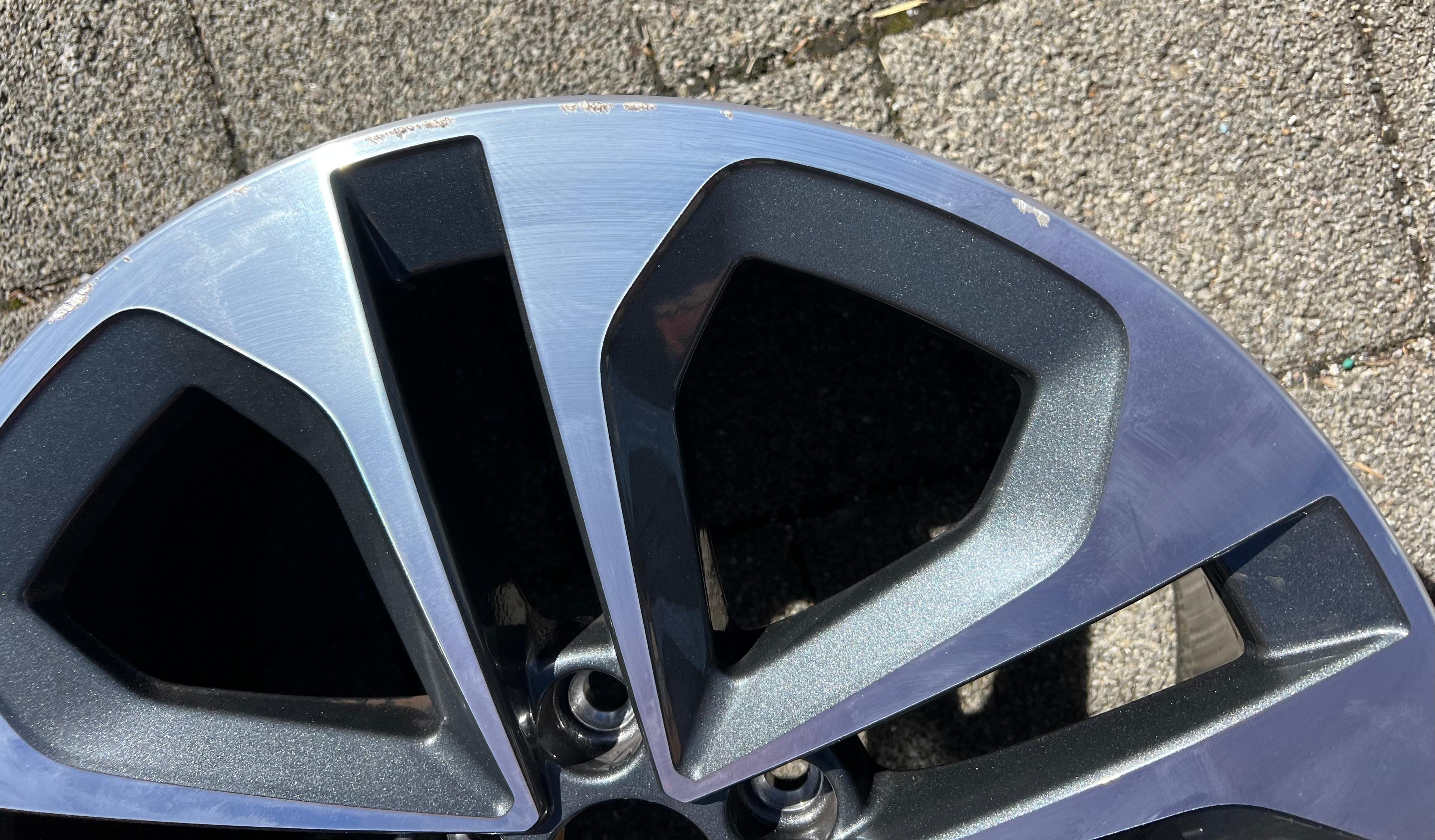 1 X ORIGINAL 18" ALUFELGE AUDI A3 S3 8Y 8Y0601025CE 8x18 ET46 FREIHAUS