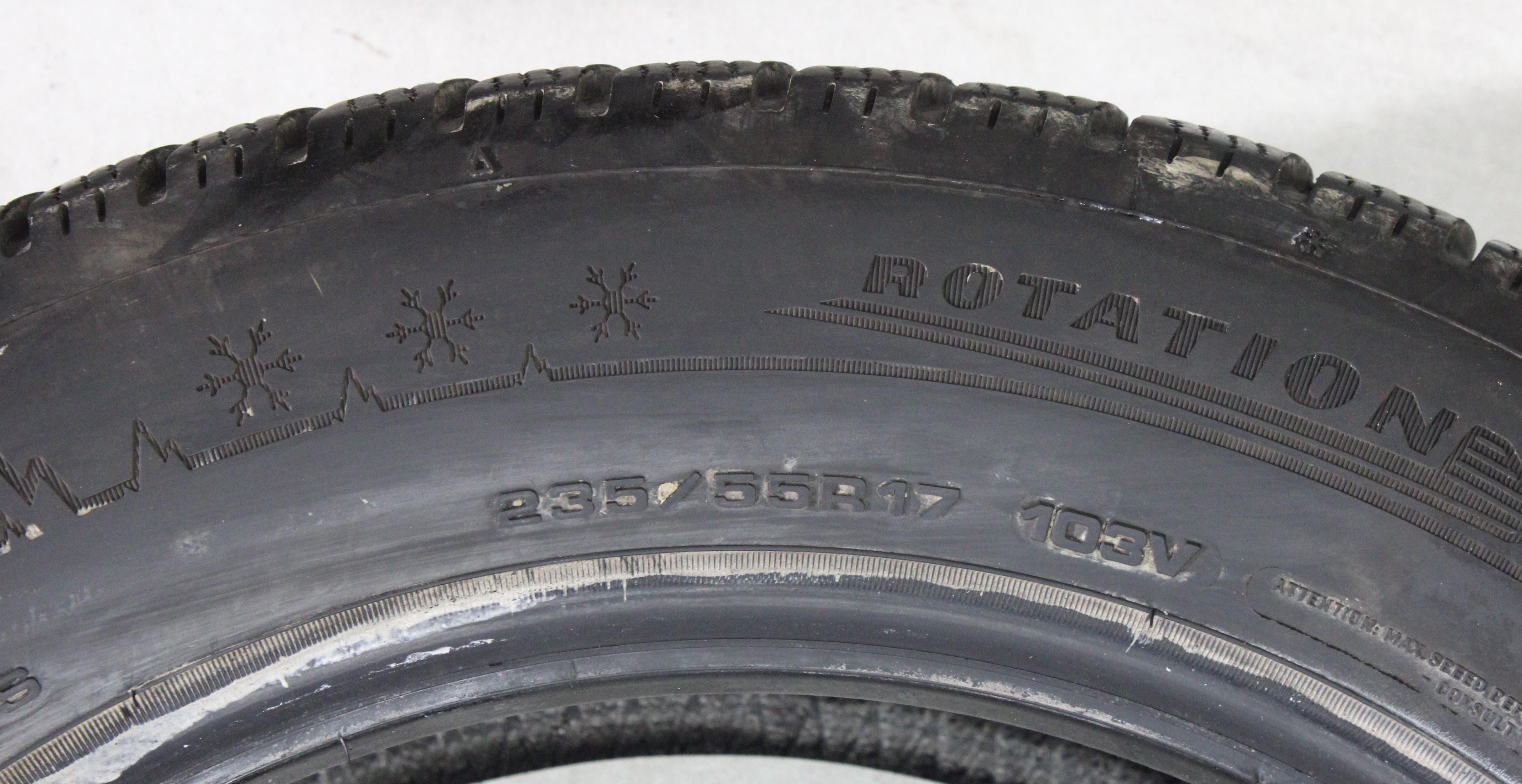 4 x 235/55R17 103V pneus hiver Dunlop Winter Sport 5 1x5,5-6mm/3x6-6,5mm 1x2017/3x2018