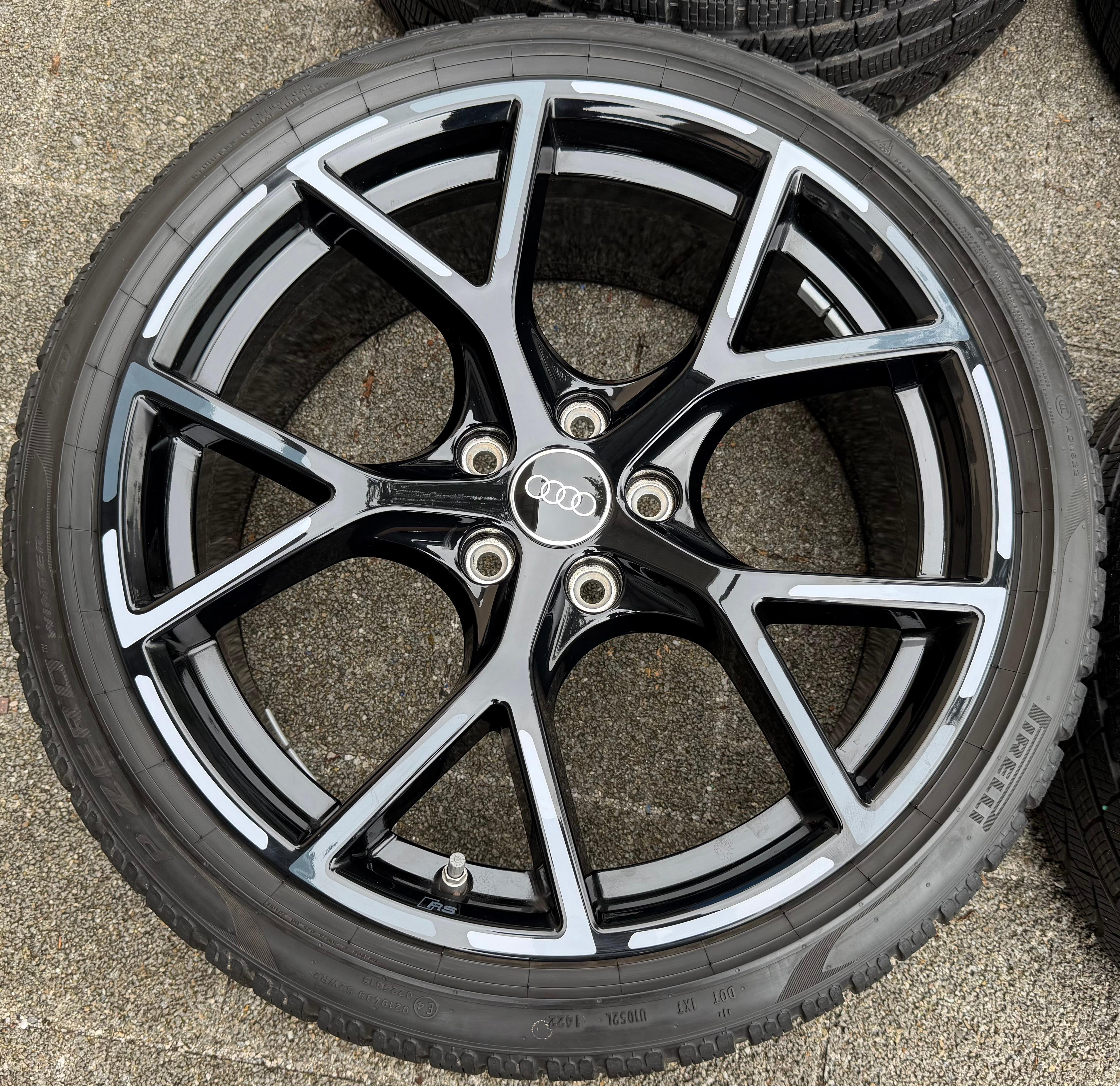 4 Original 19" Alu Winterräder Audi RS3 8Y 8Y0601025BQ 8Y0601025BP Pirelli