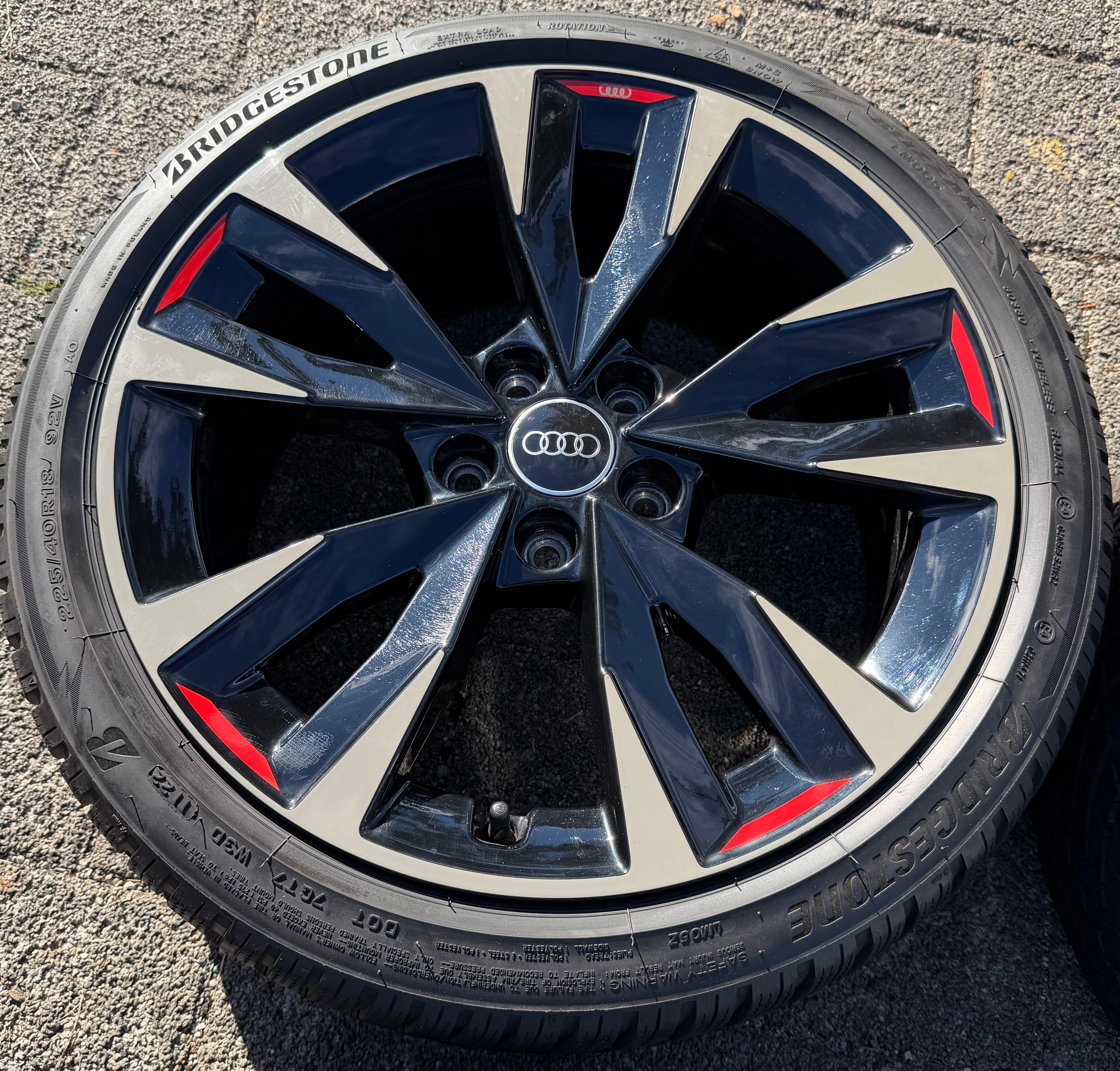 4 Original 18" Alufelgen Audi A3 S3 8Y 8Y0071498 8x18 ET46