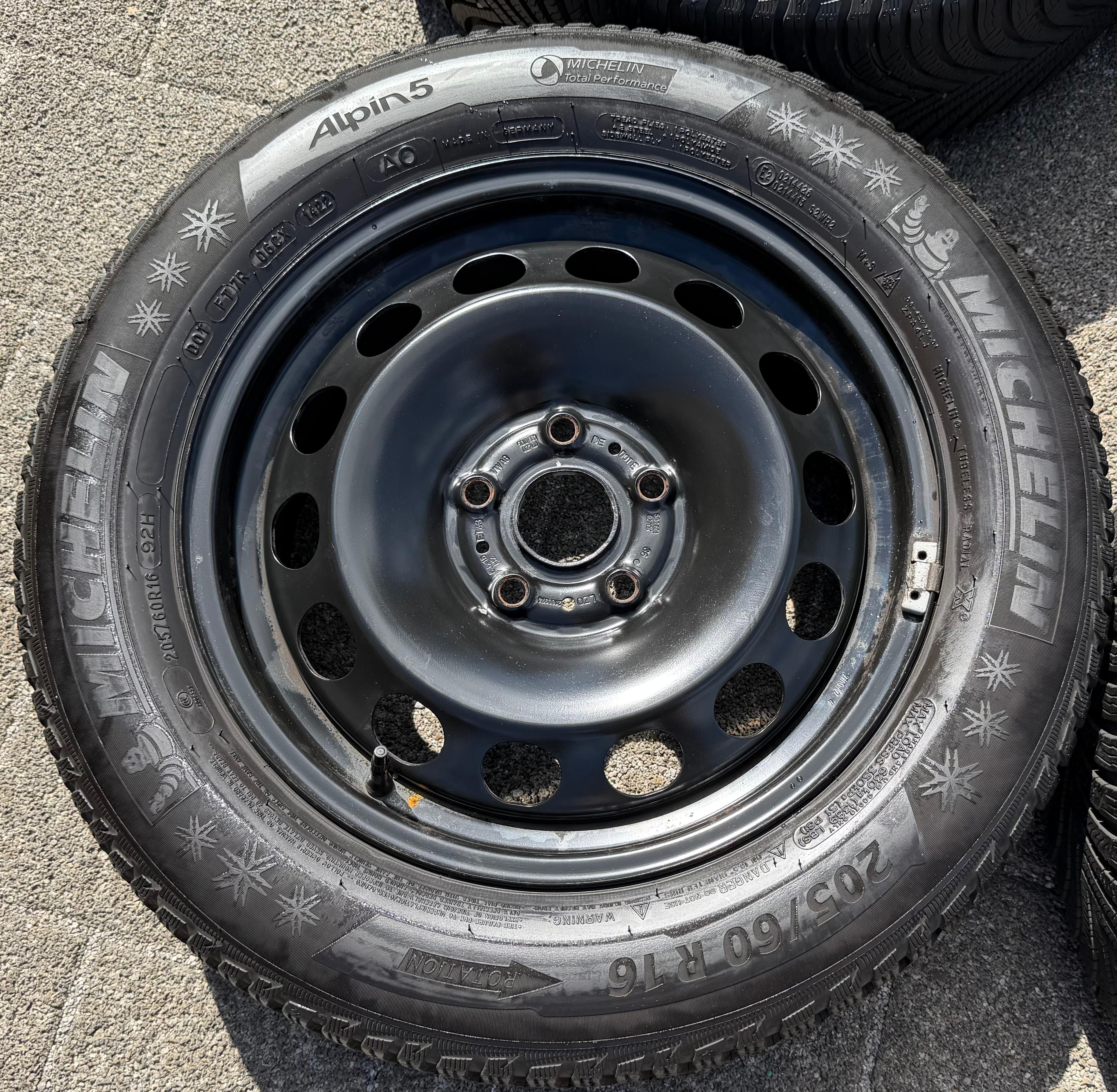 4 ruedas de invierno Audi Q2 GA VW T-ROC A11 205/60R16 92H Michelin Alpin 5 neumáticos de invierno