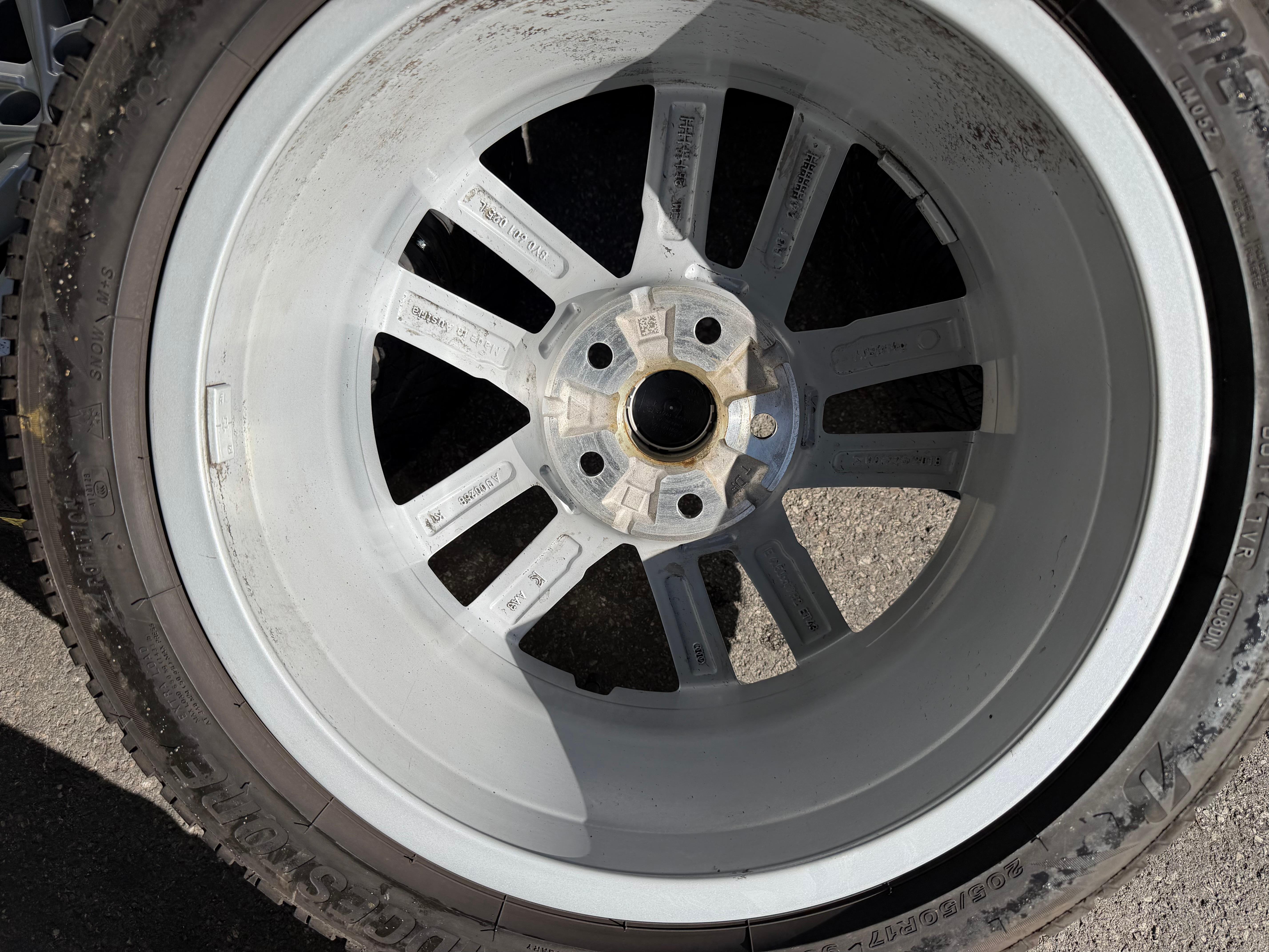 4 ruedas de invierno de aleación originales de 17" para Audi A3 S3 8Y 8Y0601025L 205/50R17 93H Bridgestone 2022