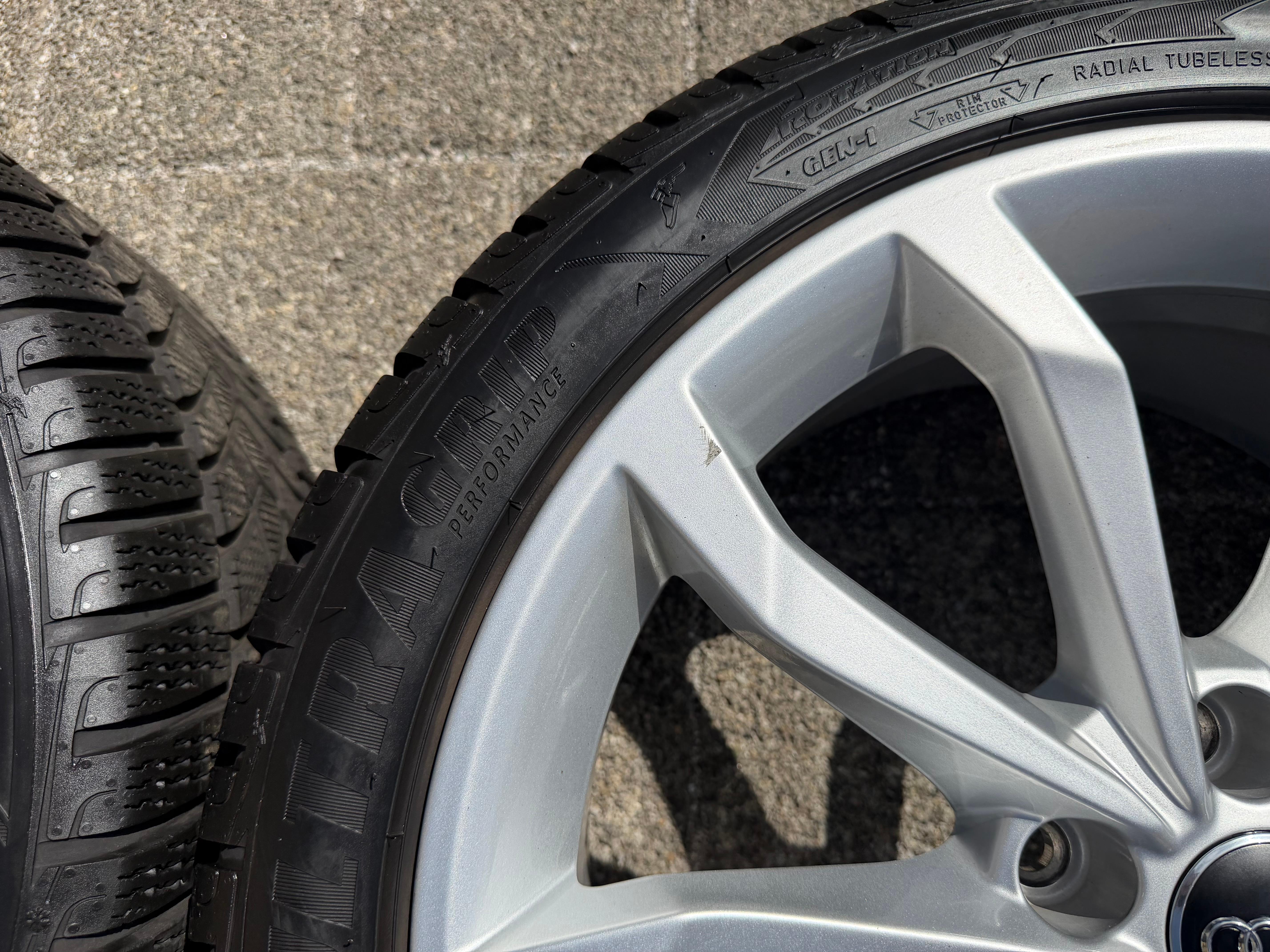 4 Original 18" Alu Winterräder Audi A4 S4 8W B9 8W0601025H 245/40R18 97V Goodyear
