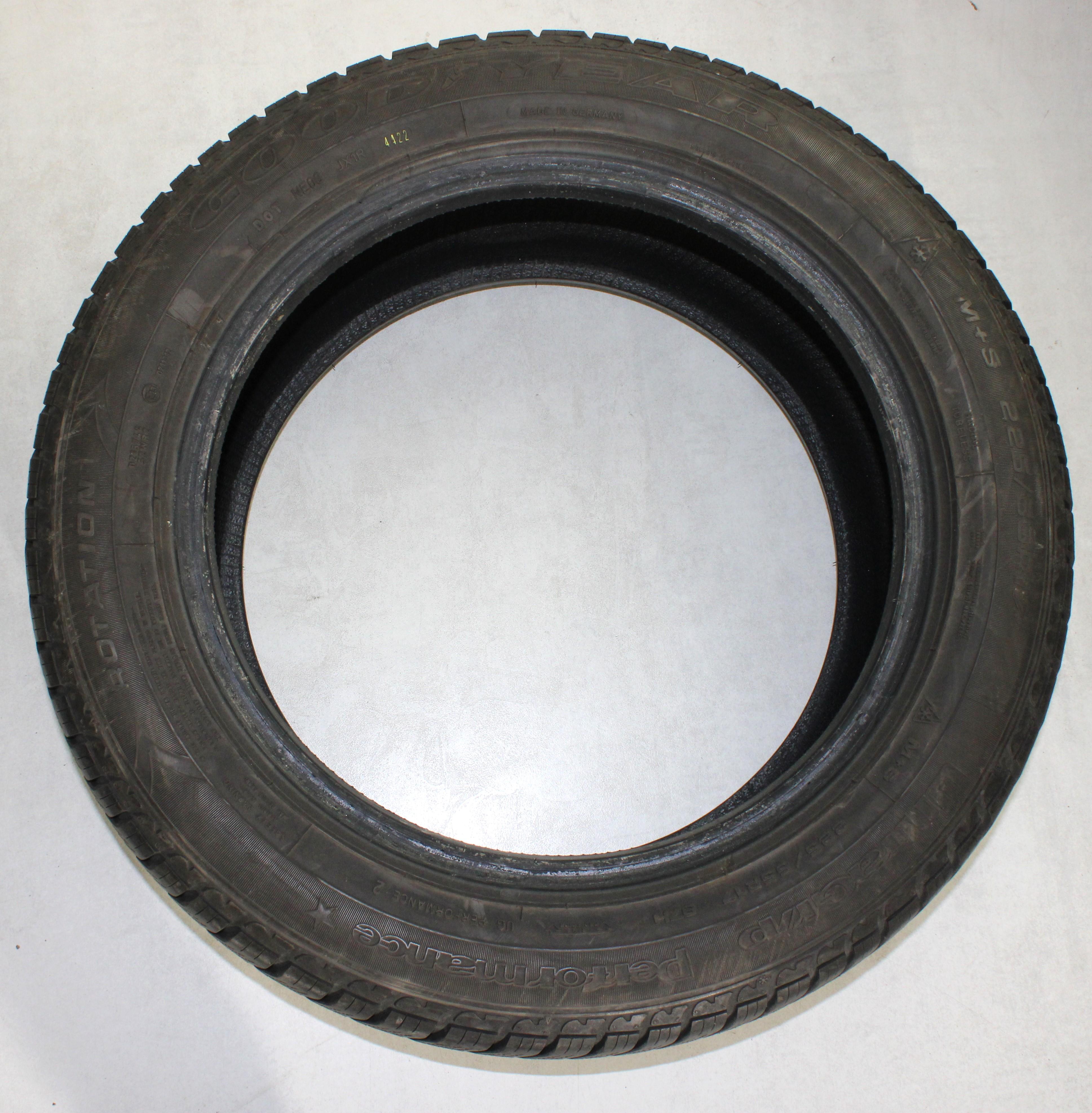 4 x 225/55R17 97H Winterreifen Goodyear Ultra Grip Performance 2* 2x5-5,5mm/2x7mm 2022