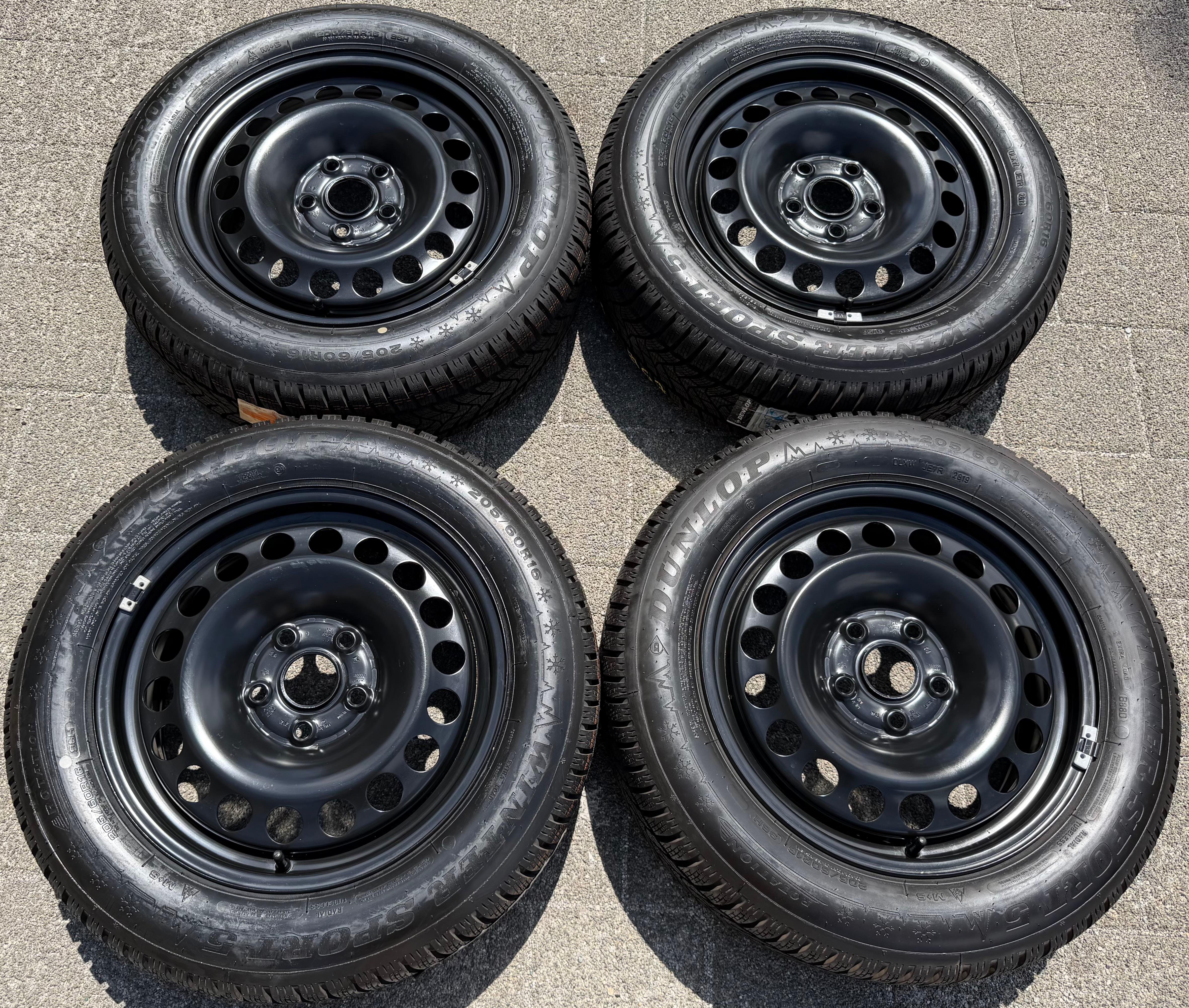 4 WINTERBANDEN VW TOURAN II 5T 205/60R16 96H 5QA601027/B DUNLOP GRATIS VERZENDING